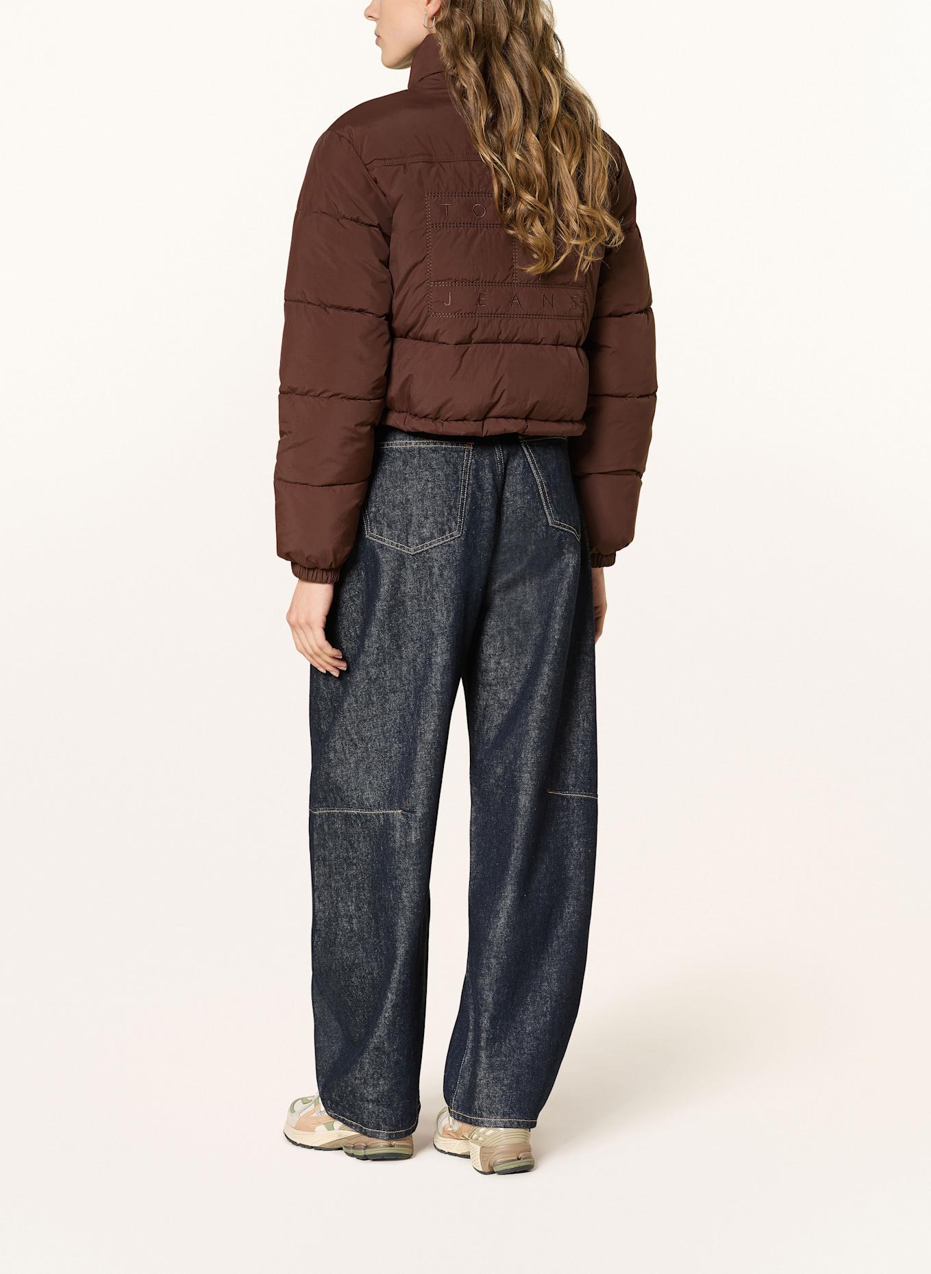 TOMMY JEANS Steppjacke: DUNKELBRAUN