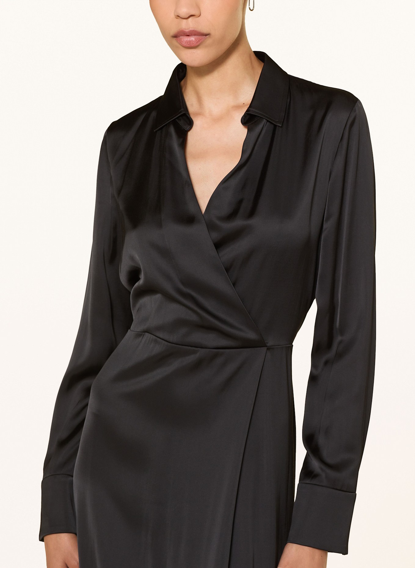 MARC CAIN Satinkleid in Wickeloptik: 900 BLACK