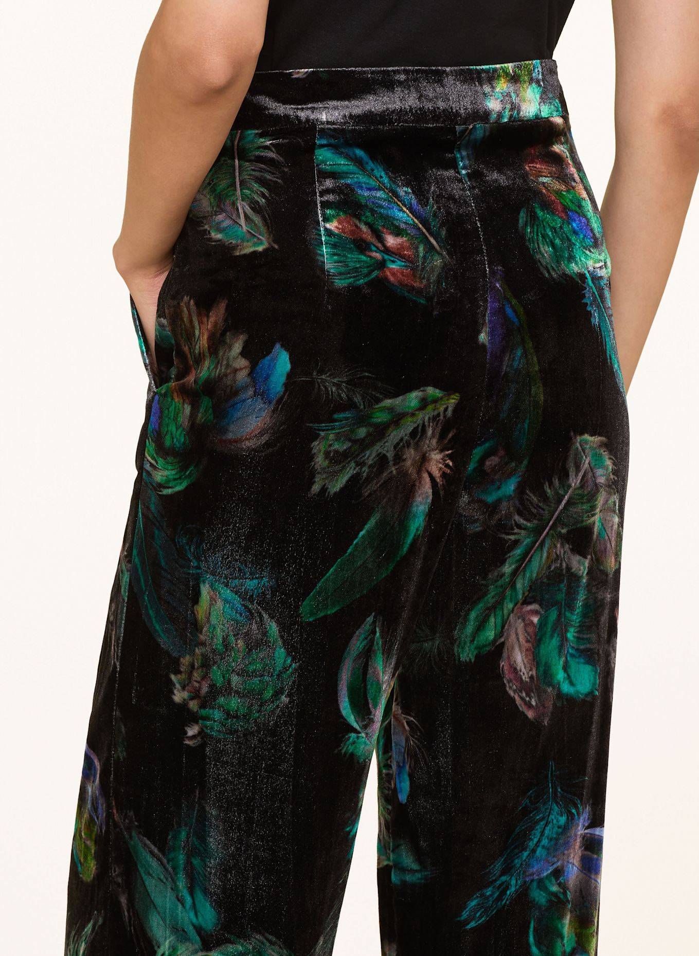 MARC CAIN Marlenehose WARRI aus Samt: 556 dark jade green