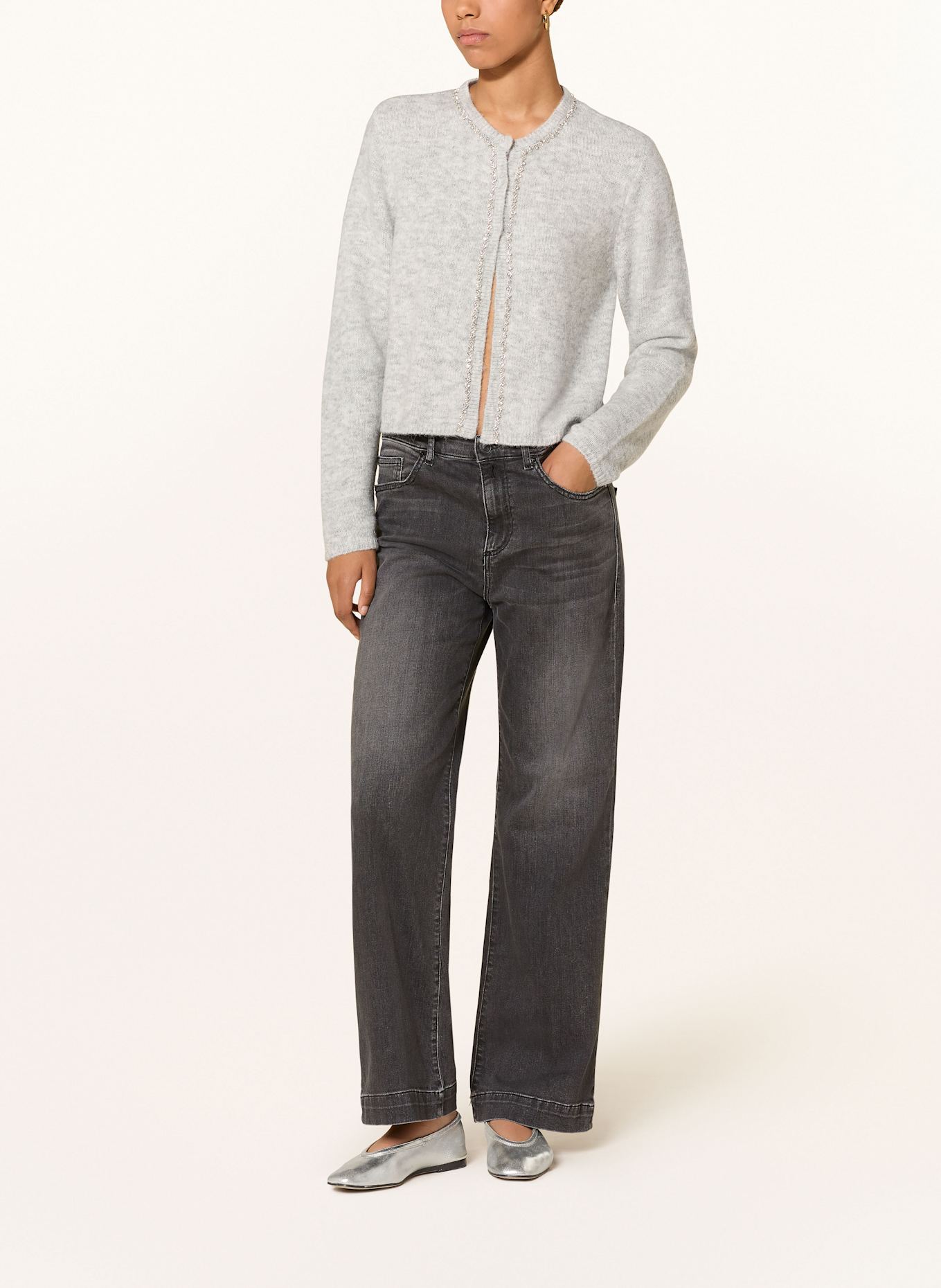 COPENHAGEN MUSE Strickjacke CMIBRA mit Schmucksteinen: HELLGRAU