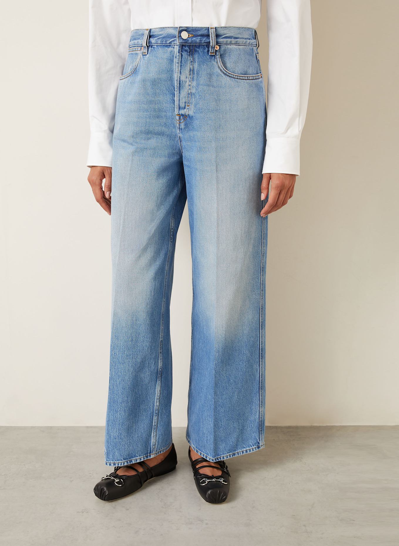デニム・ジーパン GUCCI LIGHT BLUE WIDE-LEG JEANS Low waist cropped denim pant in blue | GUCCI® SI