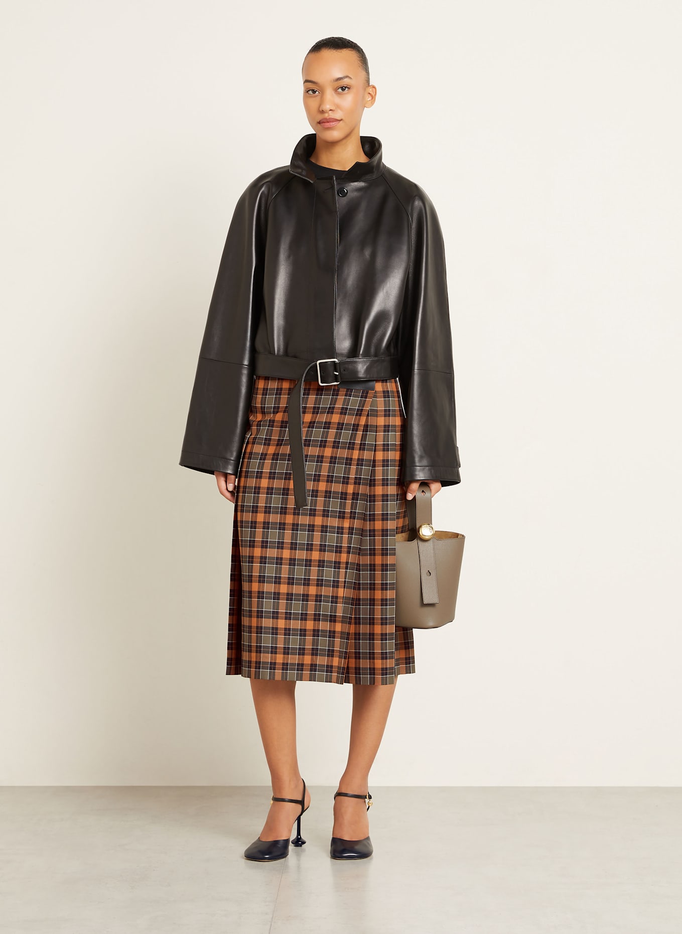 LOEWE Handtasche PEBBLE: TAUPE