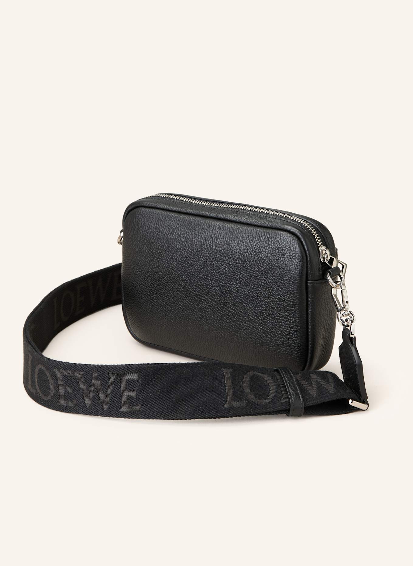LOEWE Umhängetasche PEBBLE: SCHWARZ