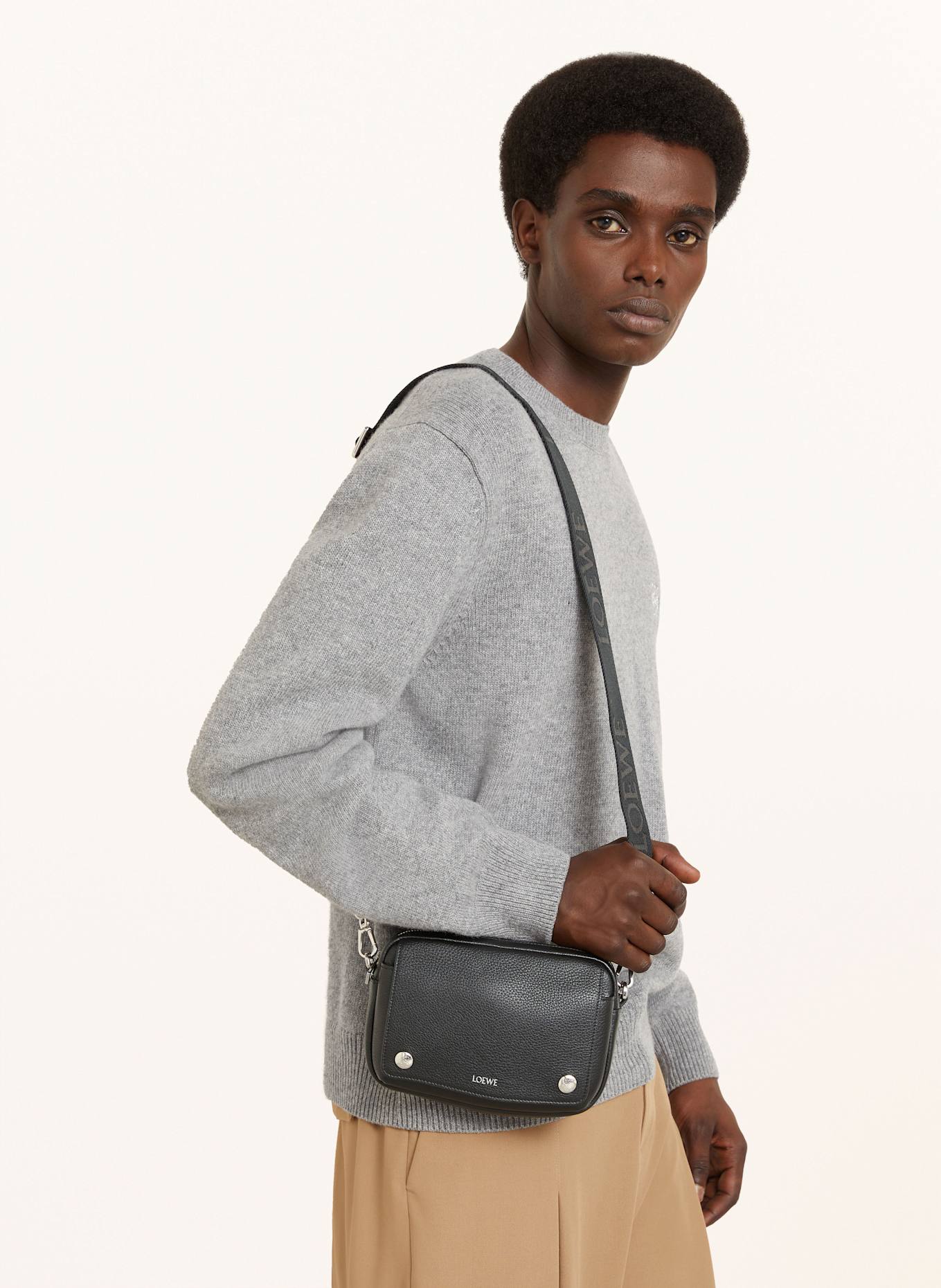 LOEWE Umhängetasche PEBBLE: SCHWARZ