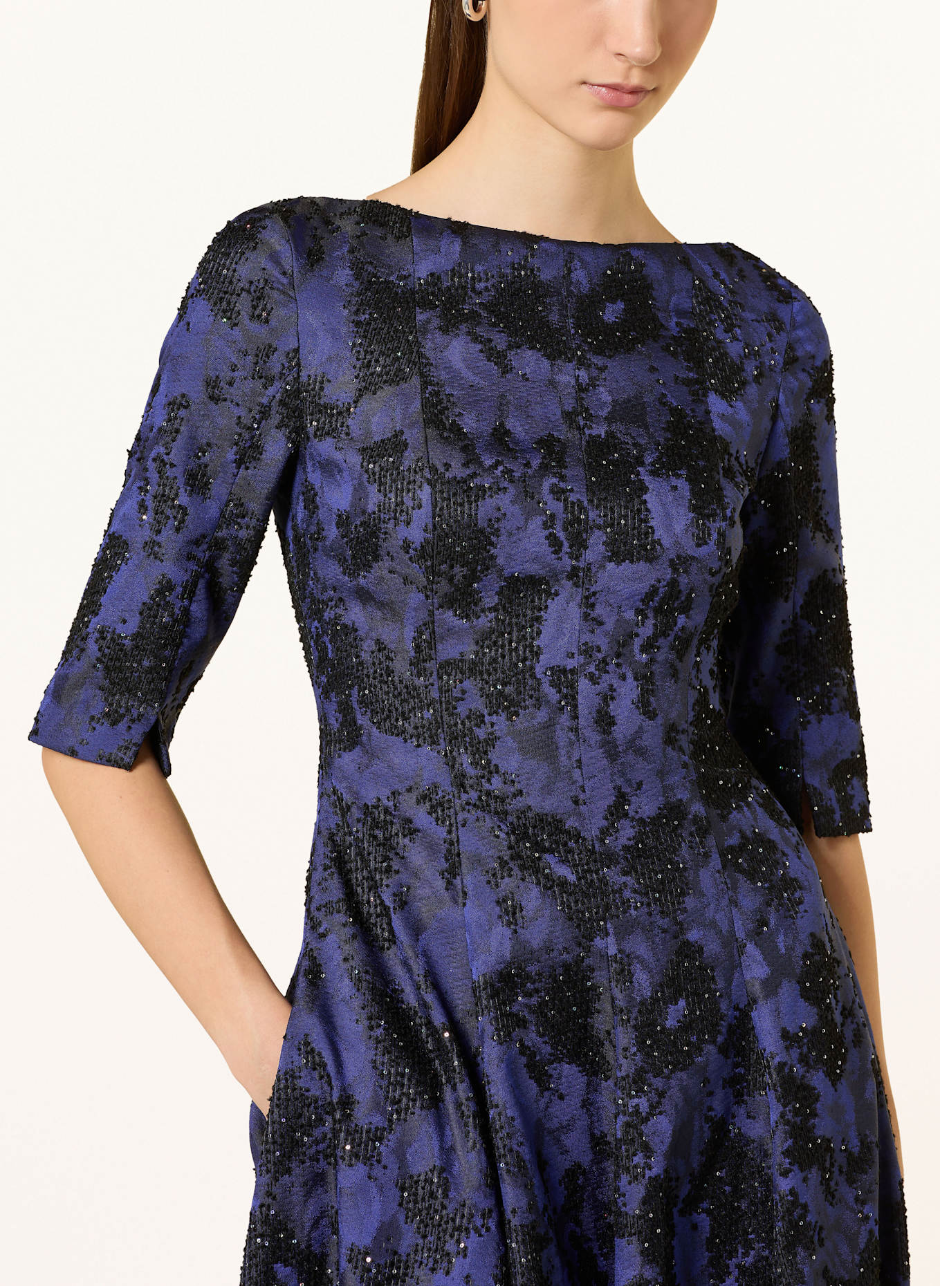 TALBOT RUNHOF Cocktailkleid mit 3/4-Arm und Pailletten: LILA / SCHWARZ