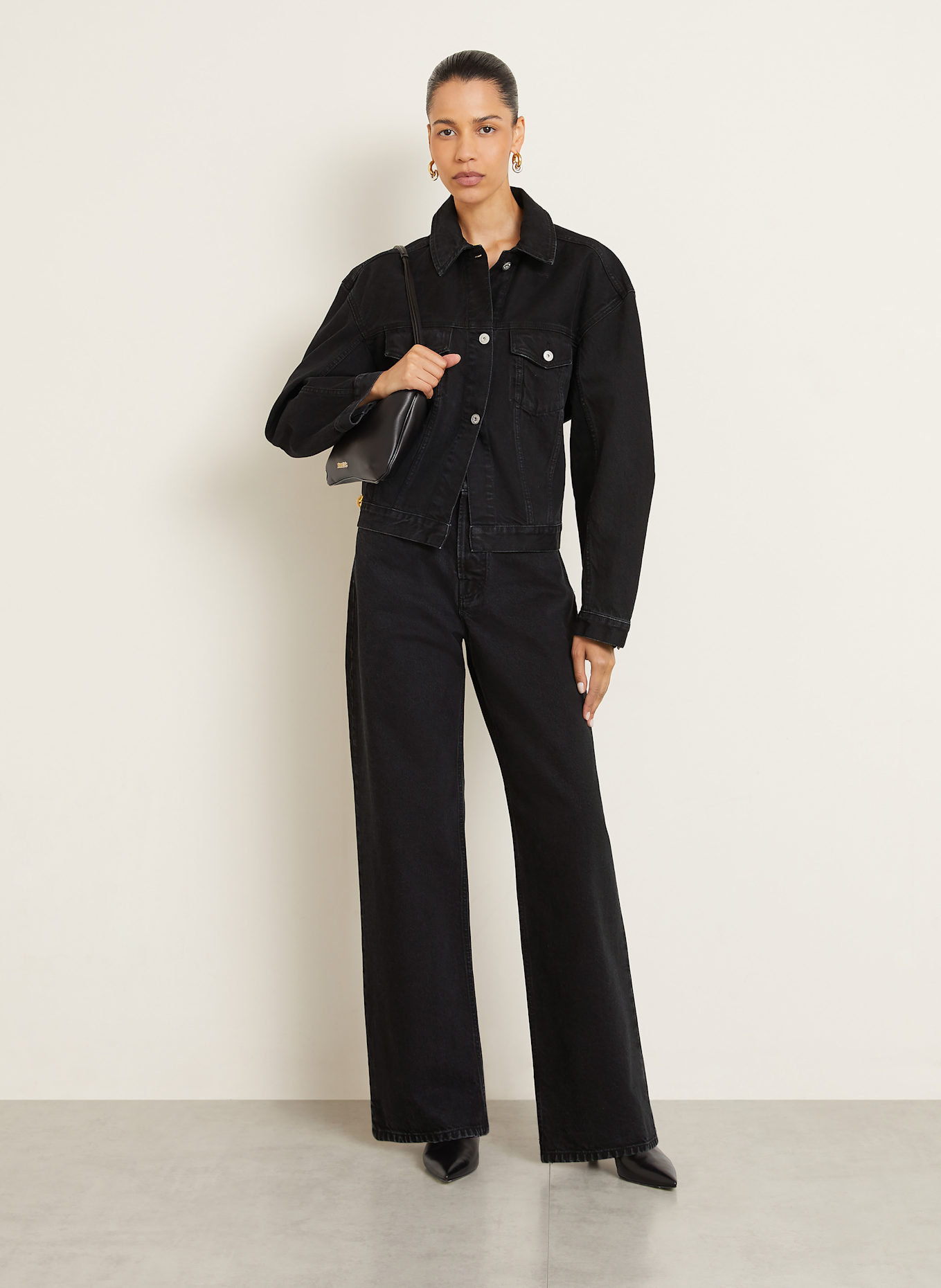 デニム・ジーパン JACQUEMUS Woman Jeans Black PAW00609AD00039 990 JACQUEMUS Jeans LE DE-NIMES LARGE in 990 black