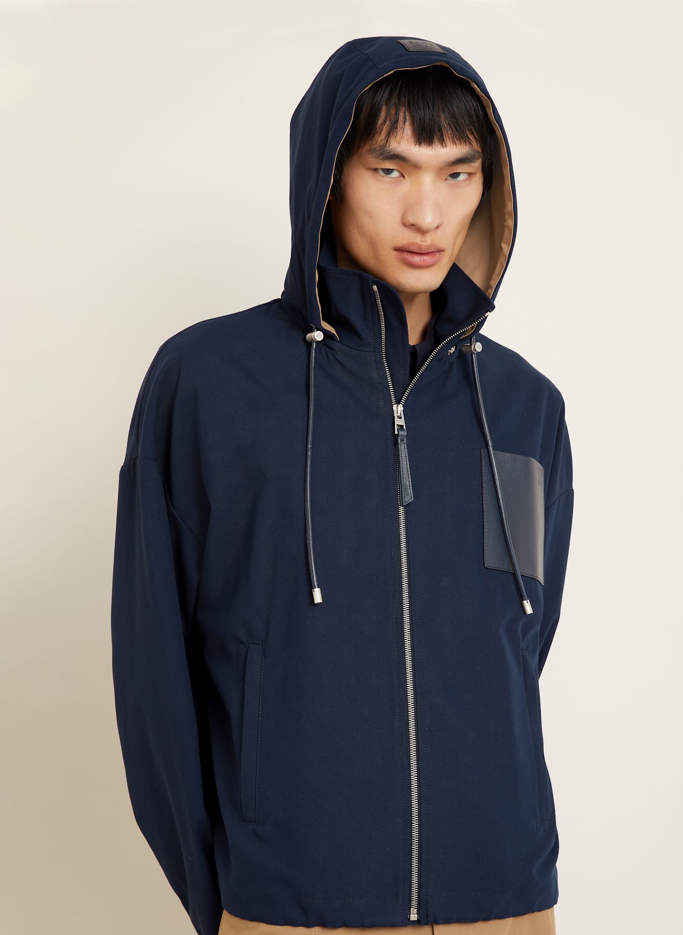 LOEWE Jacke mit abnehmbarer Kapuze: DUNKELBLAU / BEIGE