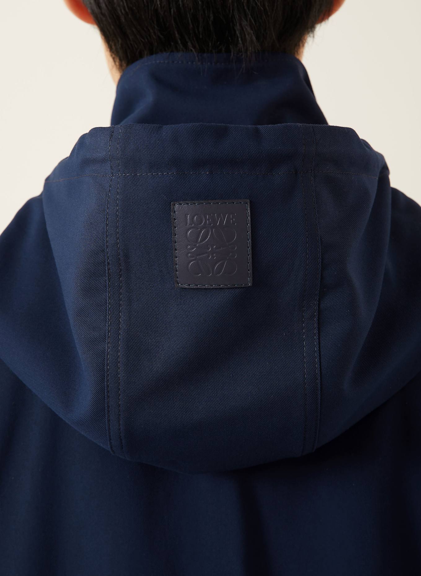 LOEWE Jacke mit abnehmbarer Kapuze: DUNKELBLAU / BEIGE