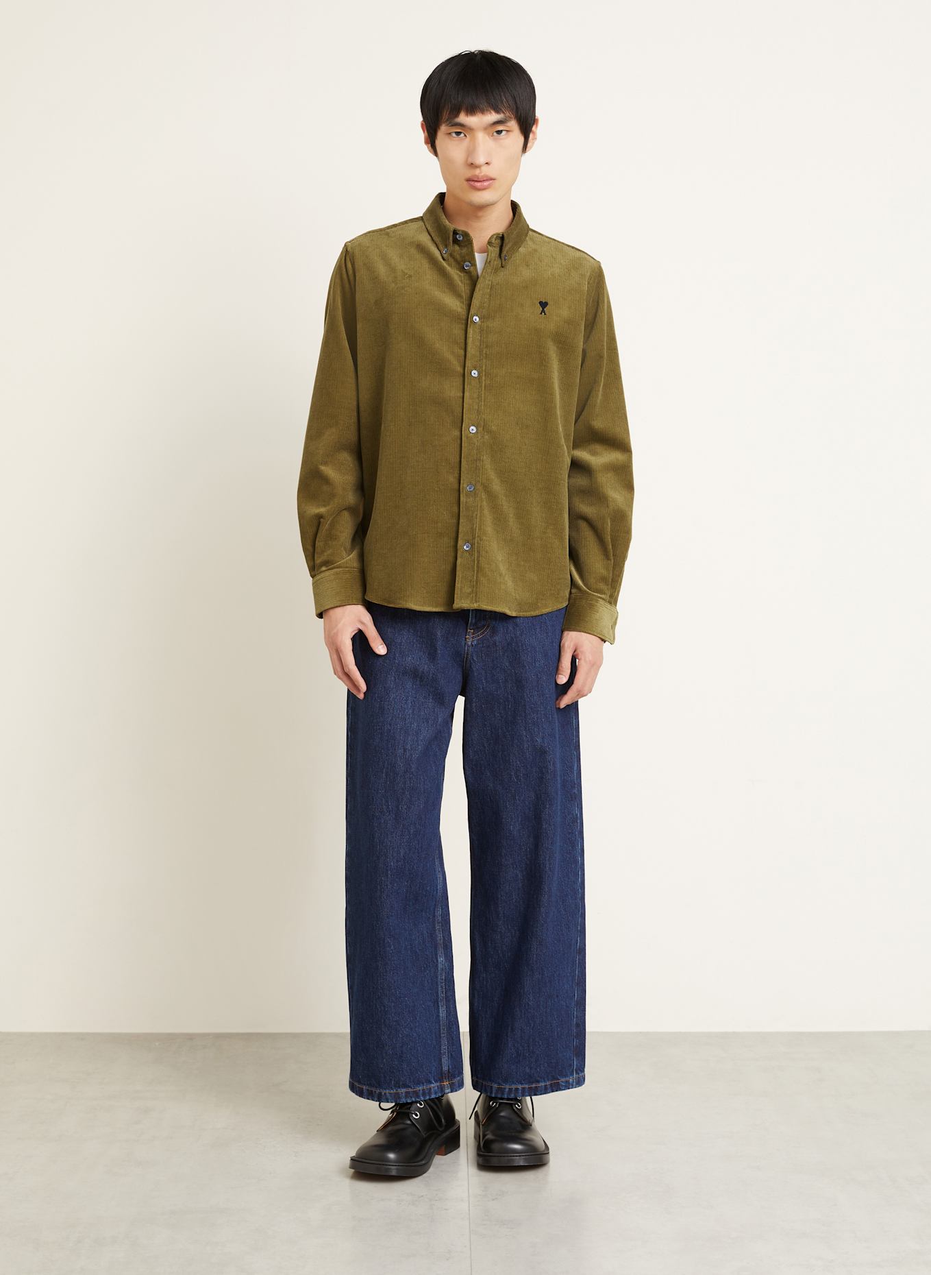 AMI PARIS Koszula sztruksowa ADC slim fit: BRĄZOWY