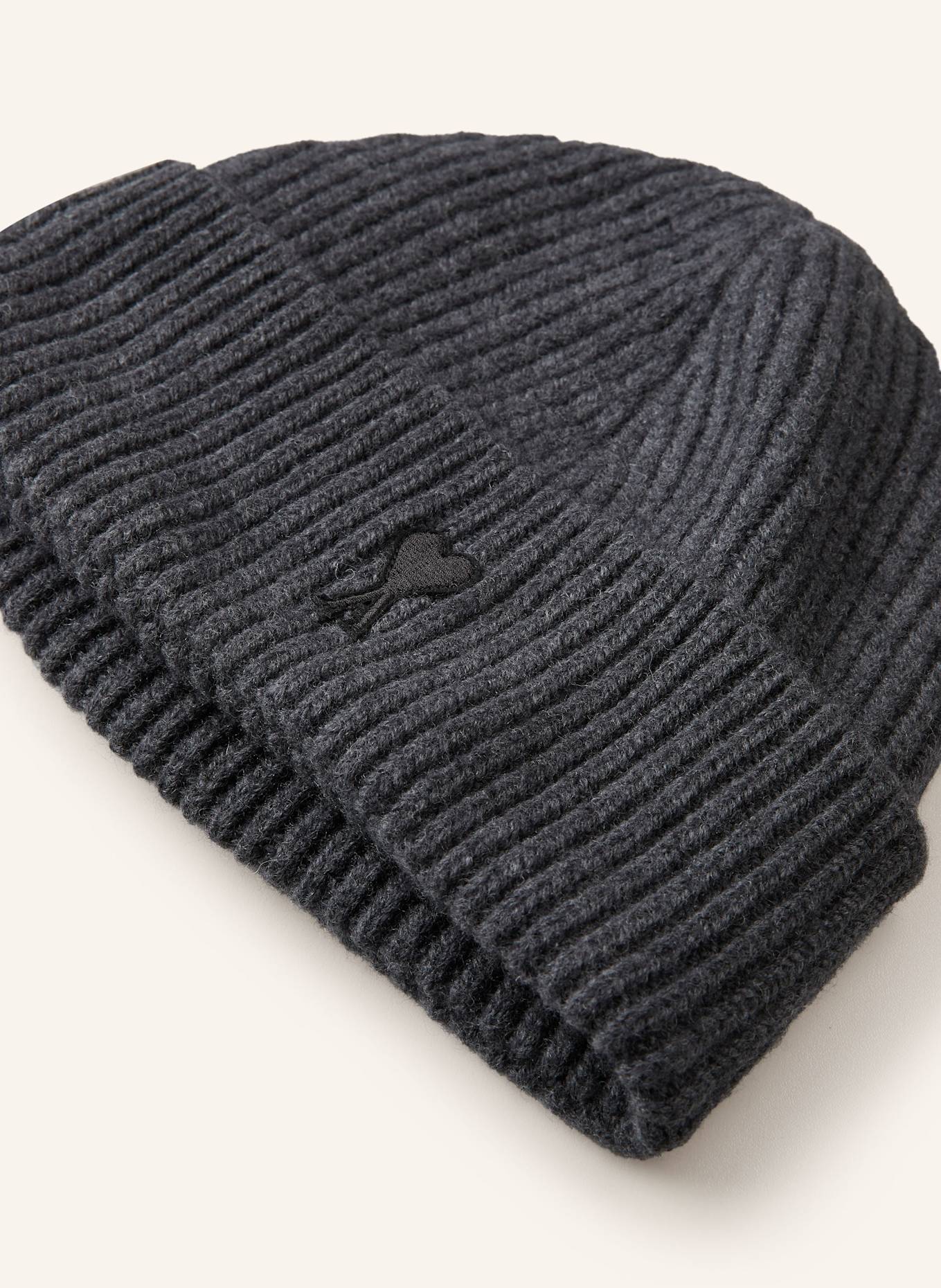 AMI PARIS čepice: TMAVĚ ŠEDÁ