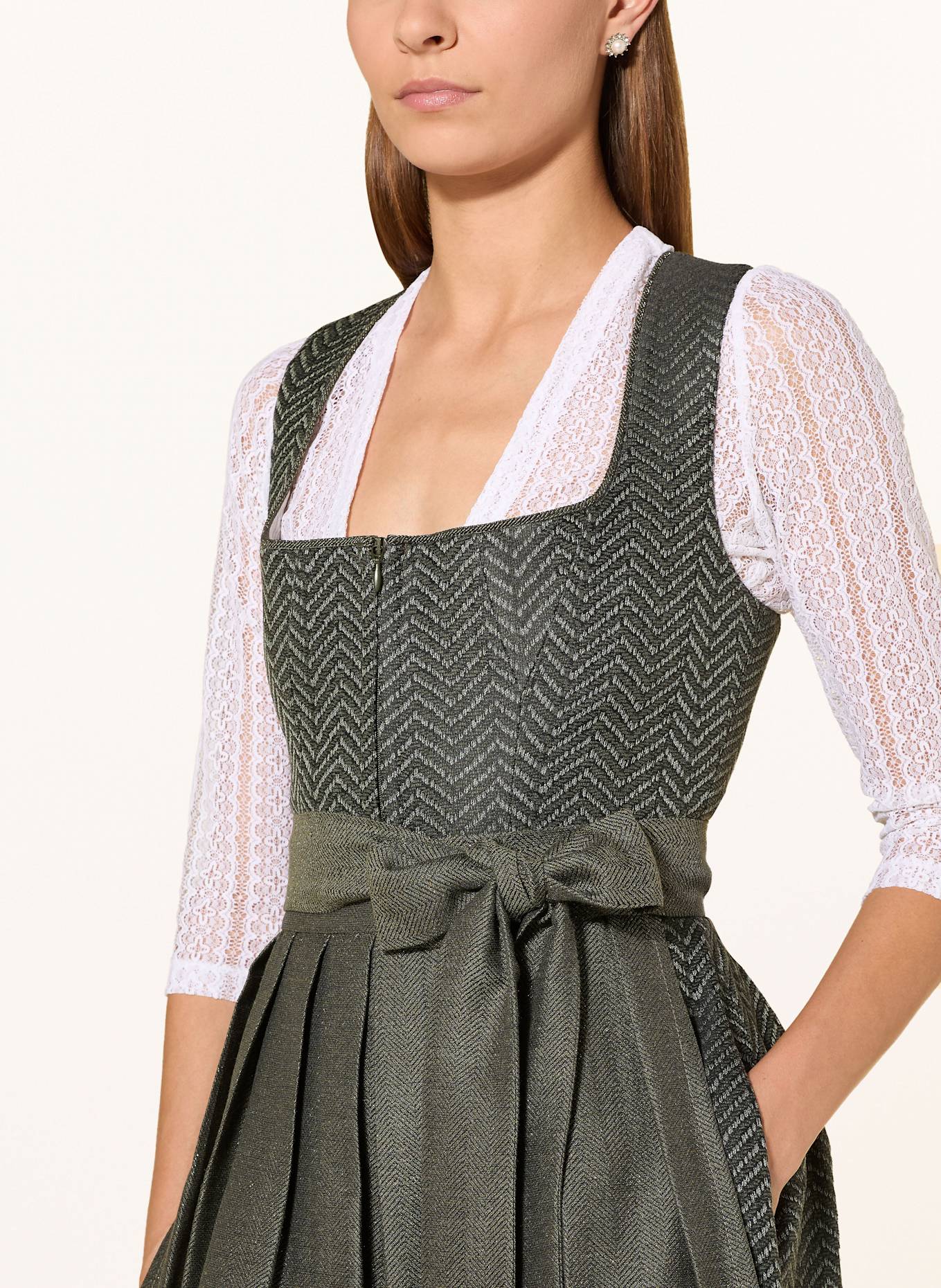 AlpenHERZ Dirndl CLAUDIA s třpytivou přízí: OLIVOVÁ