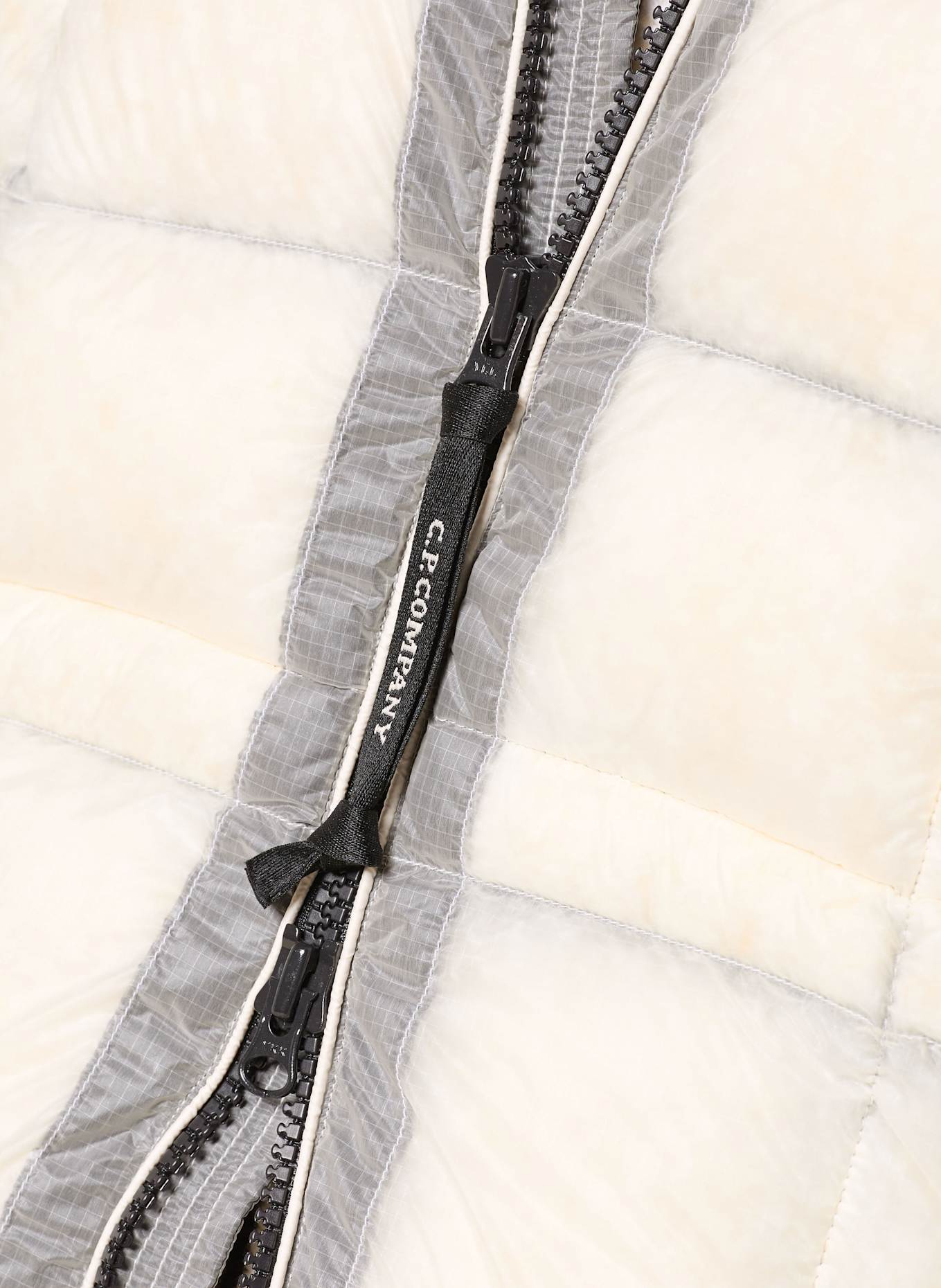 C.P. COMPANY Daunenjacke: ECRU