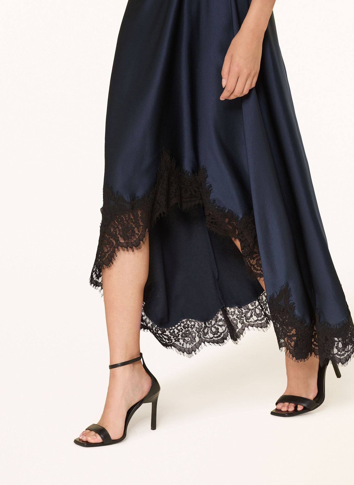 REISS Satinkleid ANAIS mit Spitze: DUNKELBLAU