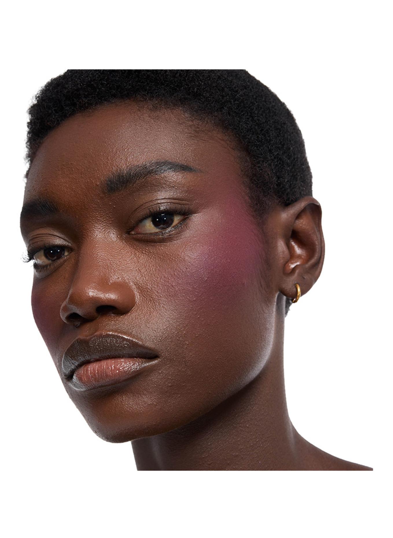 YVES SAINT LAURENT BEAUTÉ MAKE ME BLUSH BOLD BLURRING BLUSH: 3 MISCHIEVOUS MAGENTA