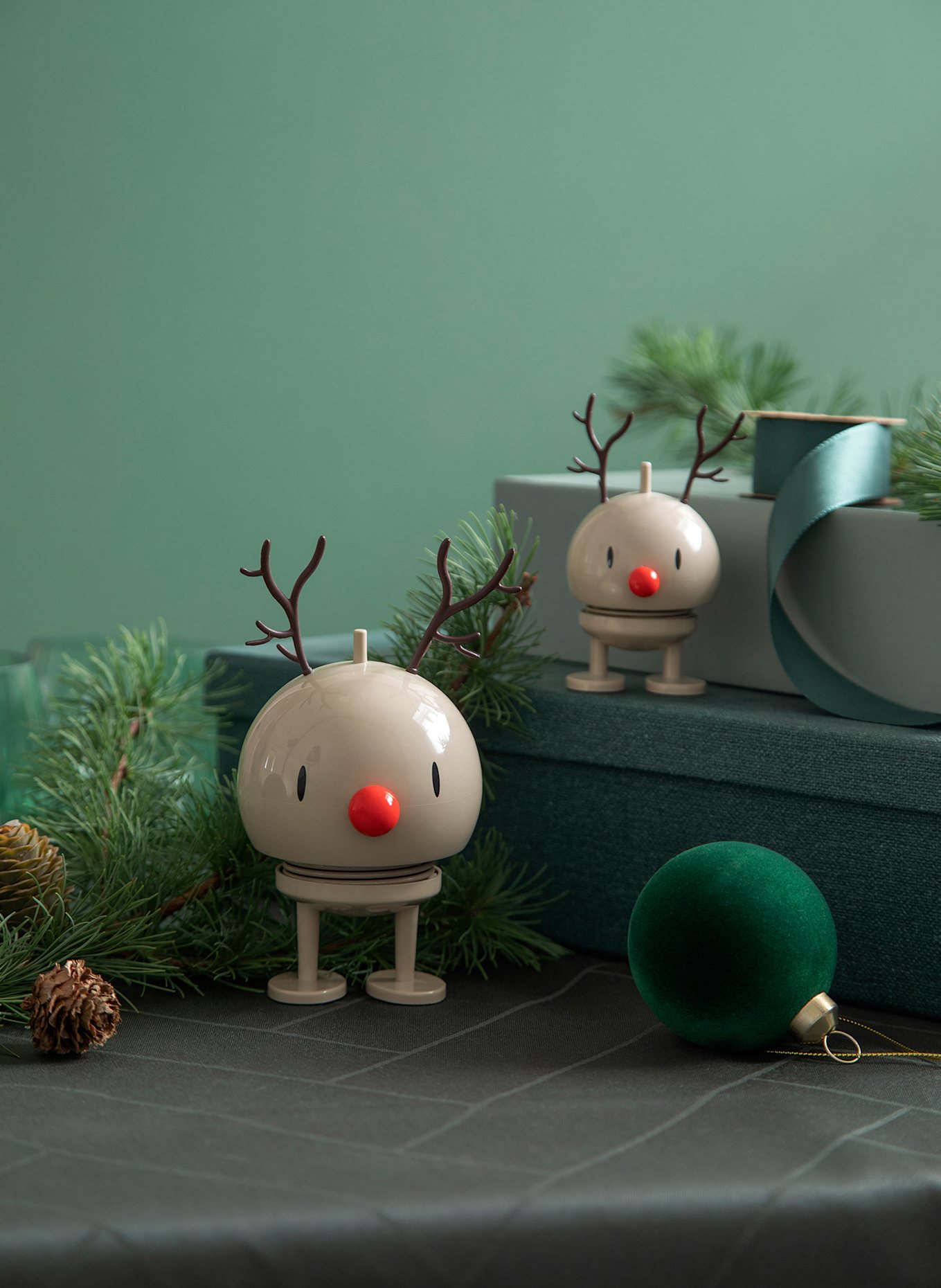 Hoptimist Dekorativní figurka REINDEER BUMBLE MEDIUM: ČERNOŠEDÁ