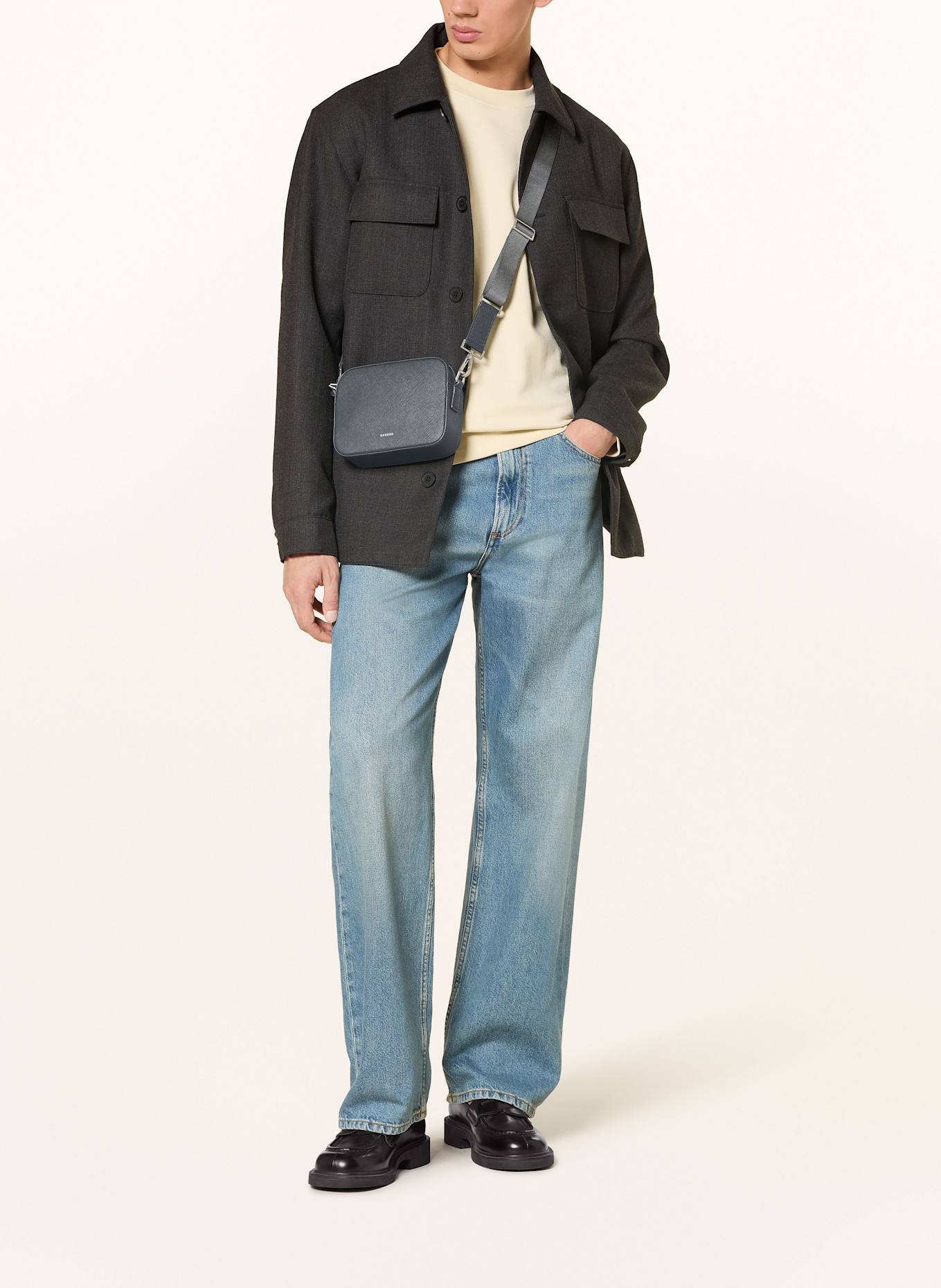 SANDRO Saffiano-Umhängetasche: DUNKELGRAU
