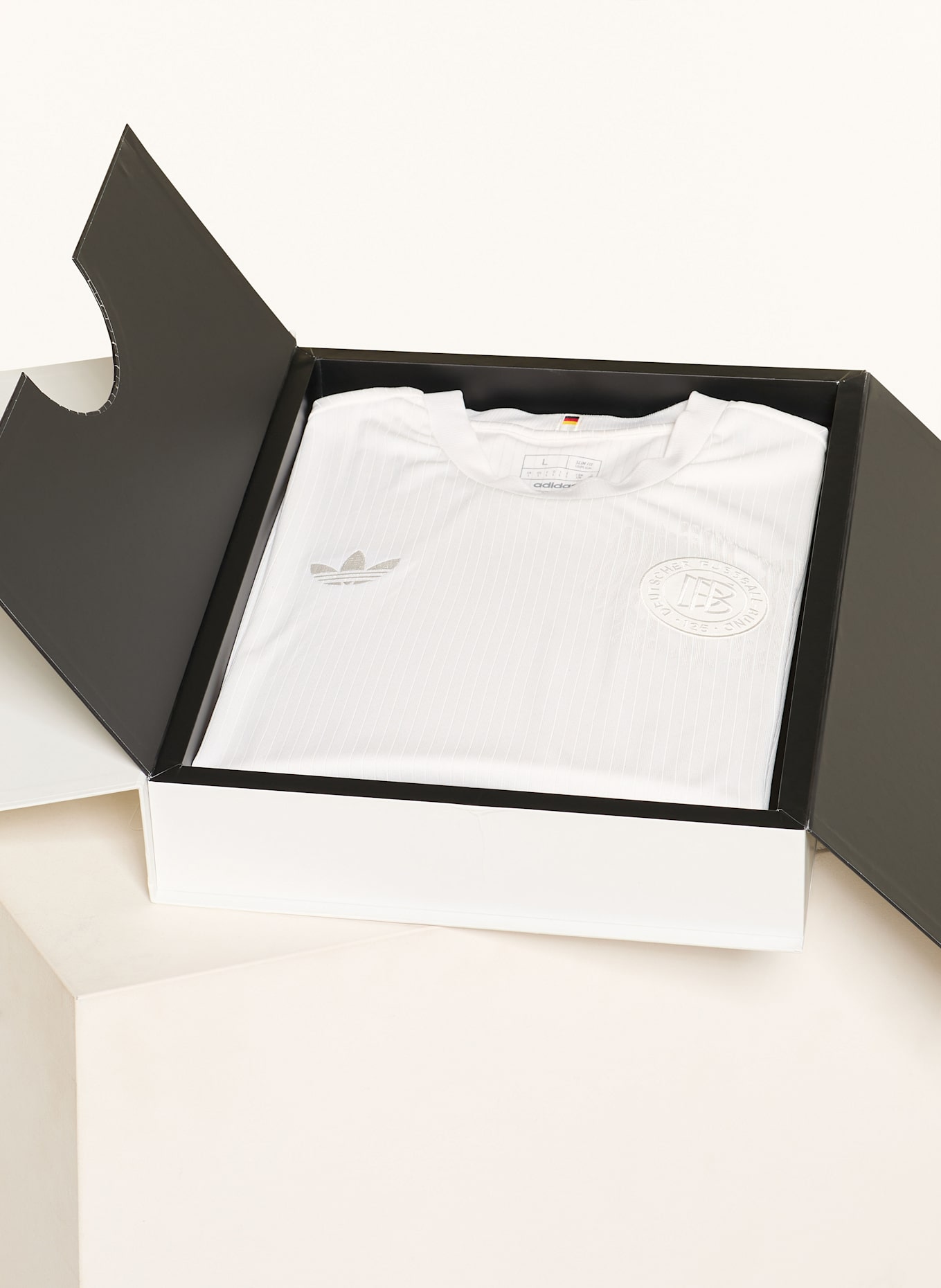 adidas Originals Zestaw GERMANY 125 ANNIVERSARY KIT: koszulka, spodenki i getry: ECRU / CZARNY