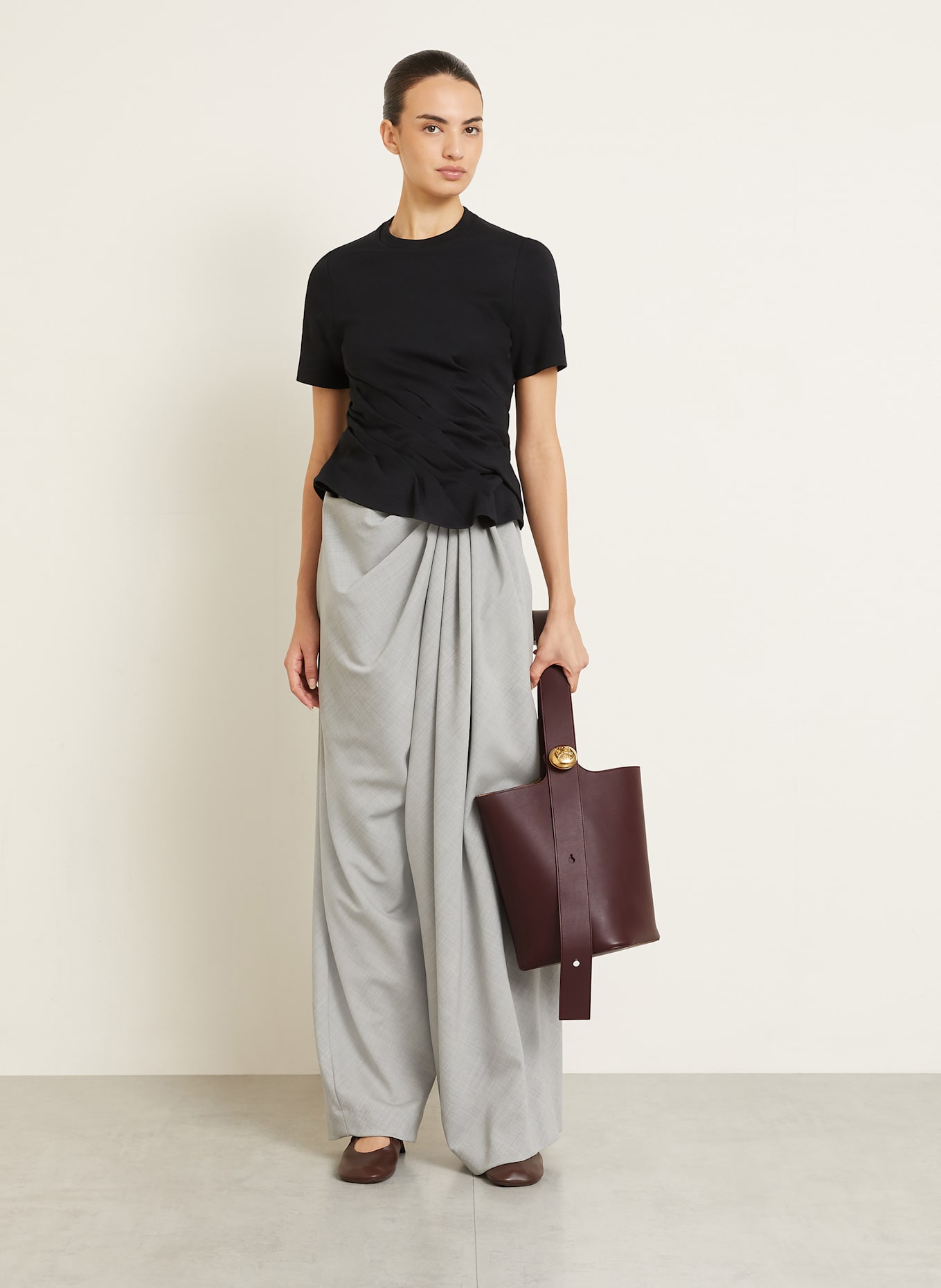 LOEWE Handtasche PEBBLE BUCKET MEDIUM: DUNKELROT