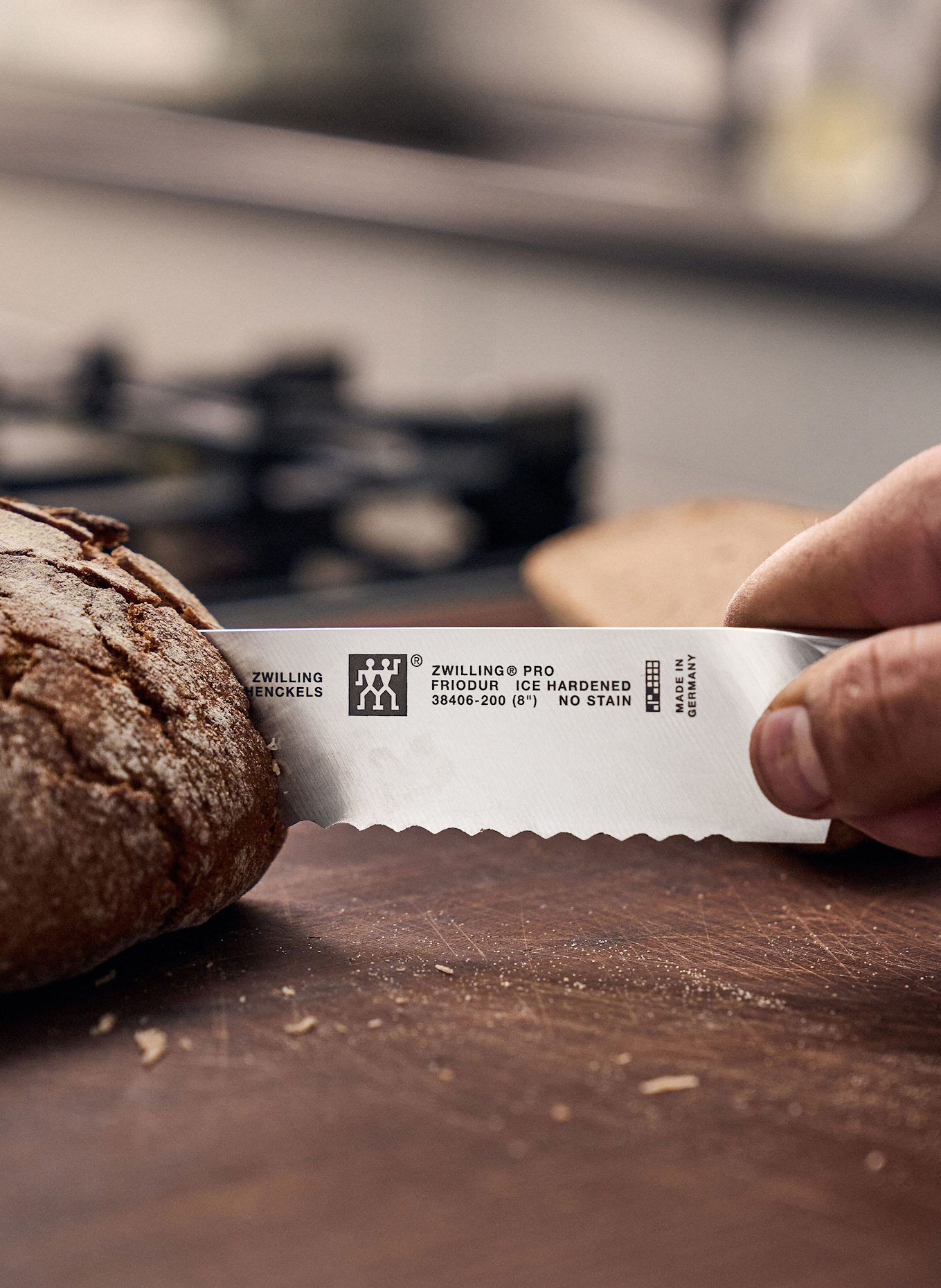 ZWILLING Brotmesser PRO: SILBER / SCHWARZ
