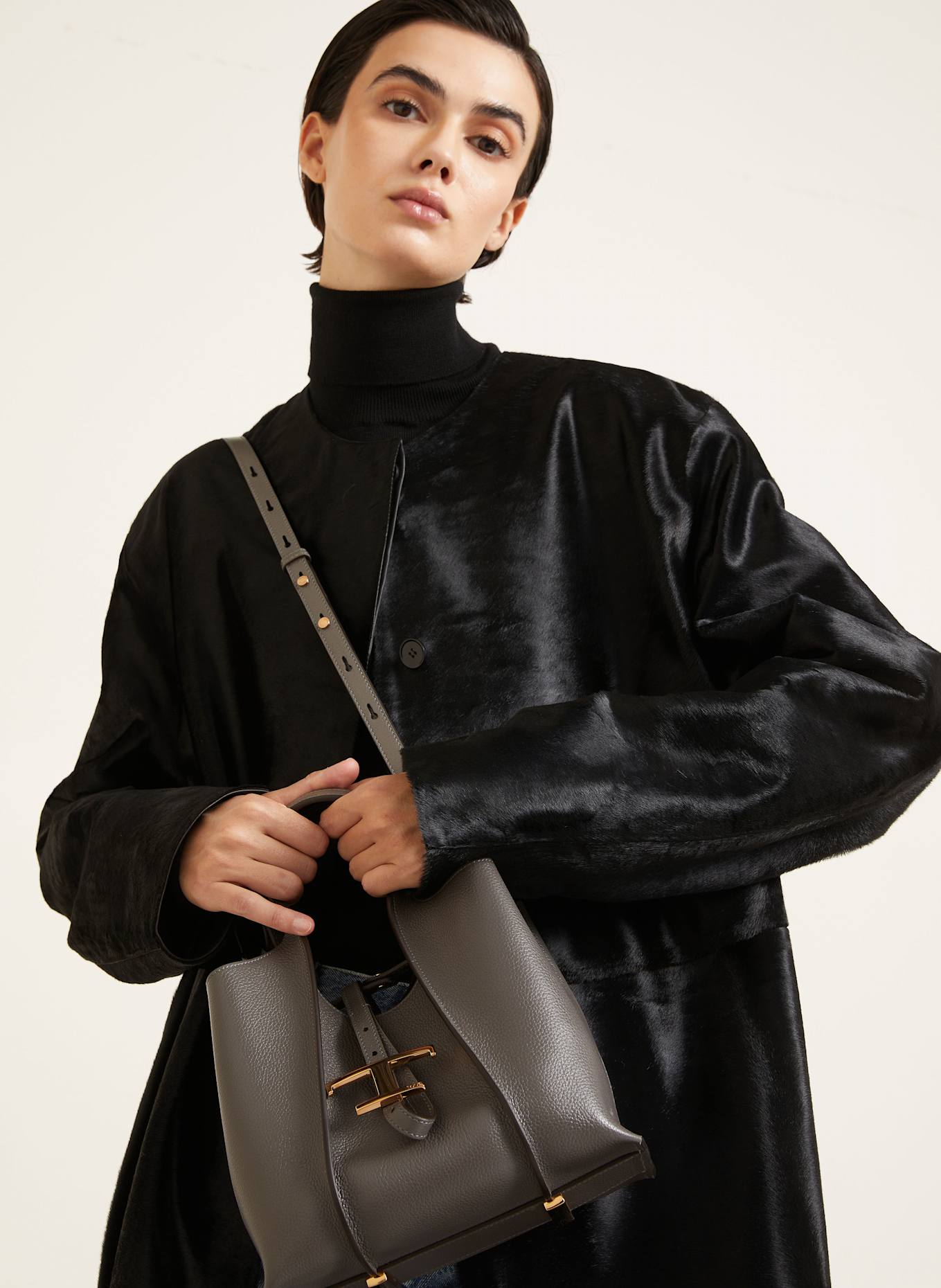 TOD'S Shopper T TIMELESS SMALL s pouzdrem: ČERNOŠEDÁ