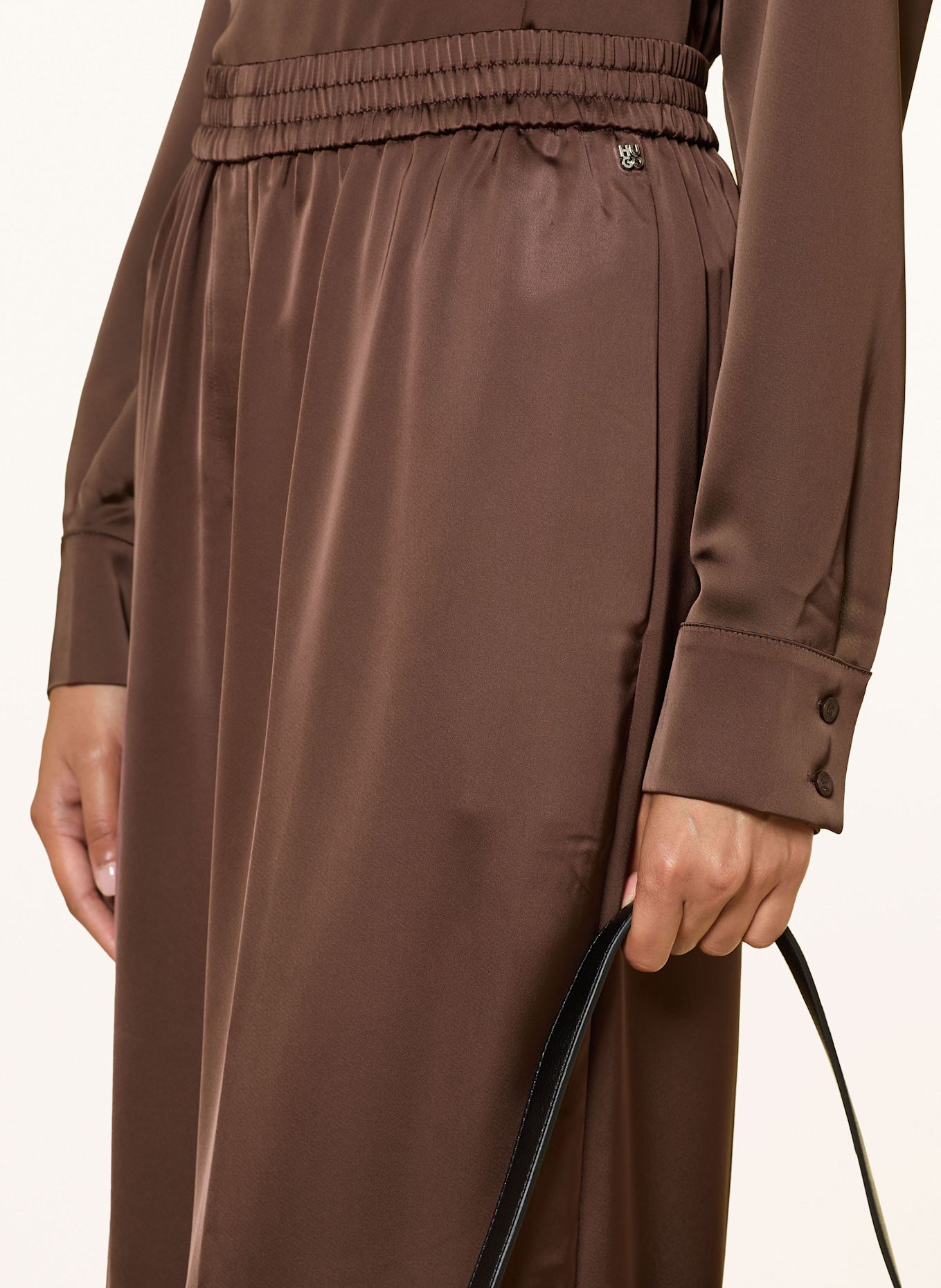 HUGO Marlenehose HASABELLA aus Satin: DUNKELBRAUN
