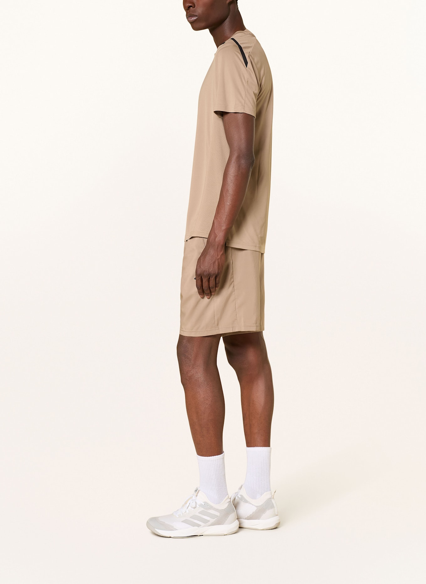 adidas Trainingsshorts TRAIN ESSENTIALS WOVEN TRAINING: BRAUN