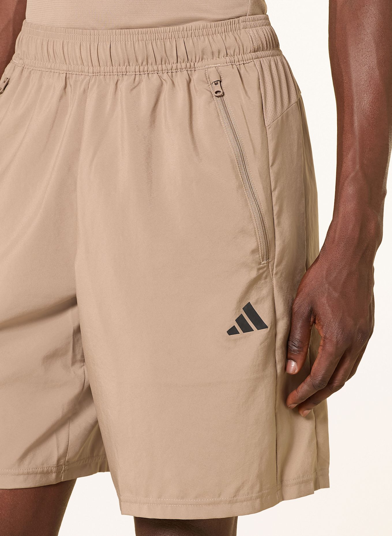 adidas Trainingsshorts TRAIN ESSENTIALS WOVEN TRAINING: BRAUN