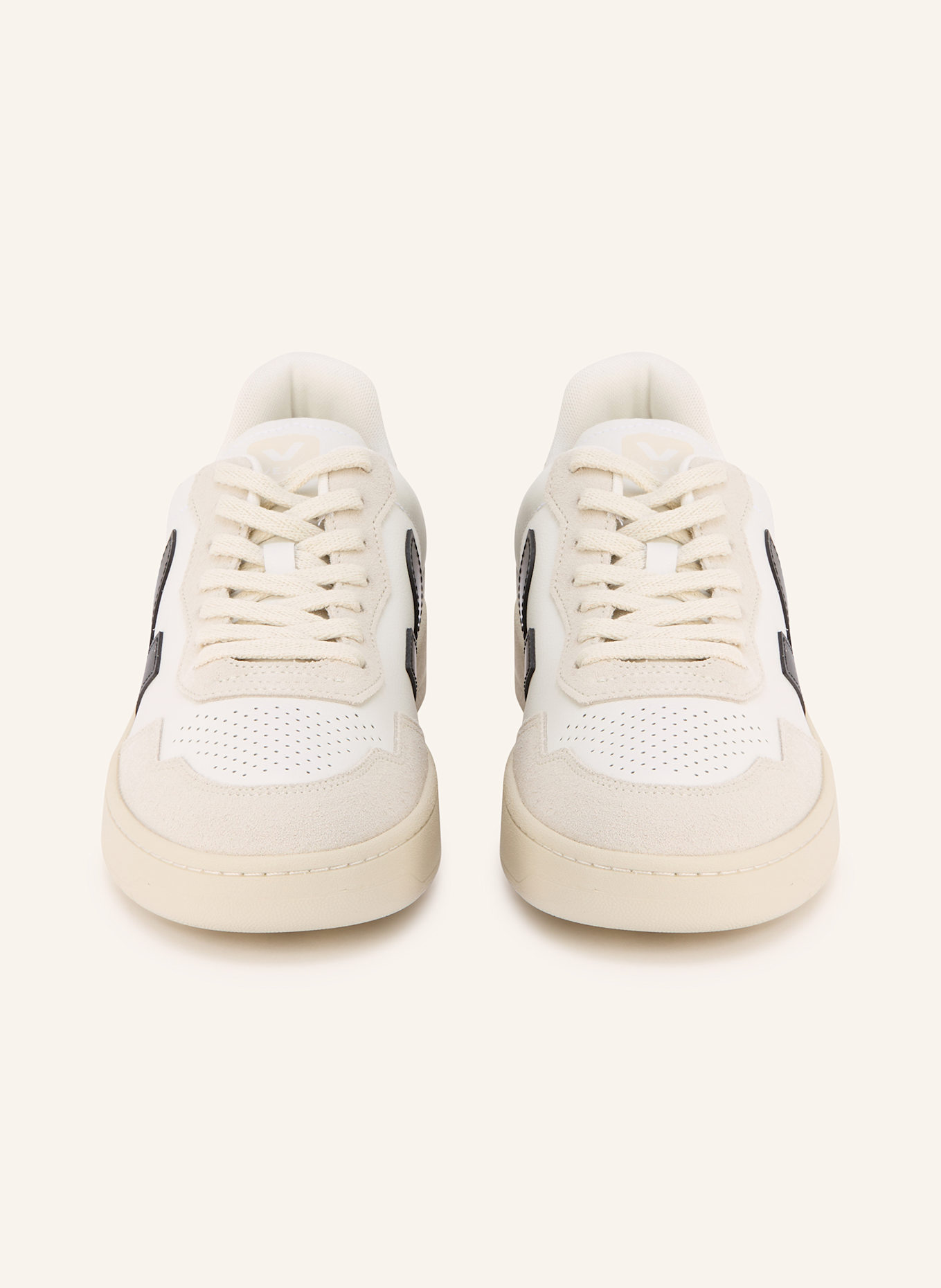 VEJA Sneakers V-10: ECRU / CREAM / BLACK