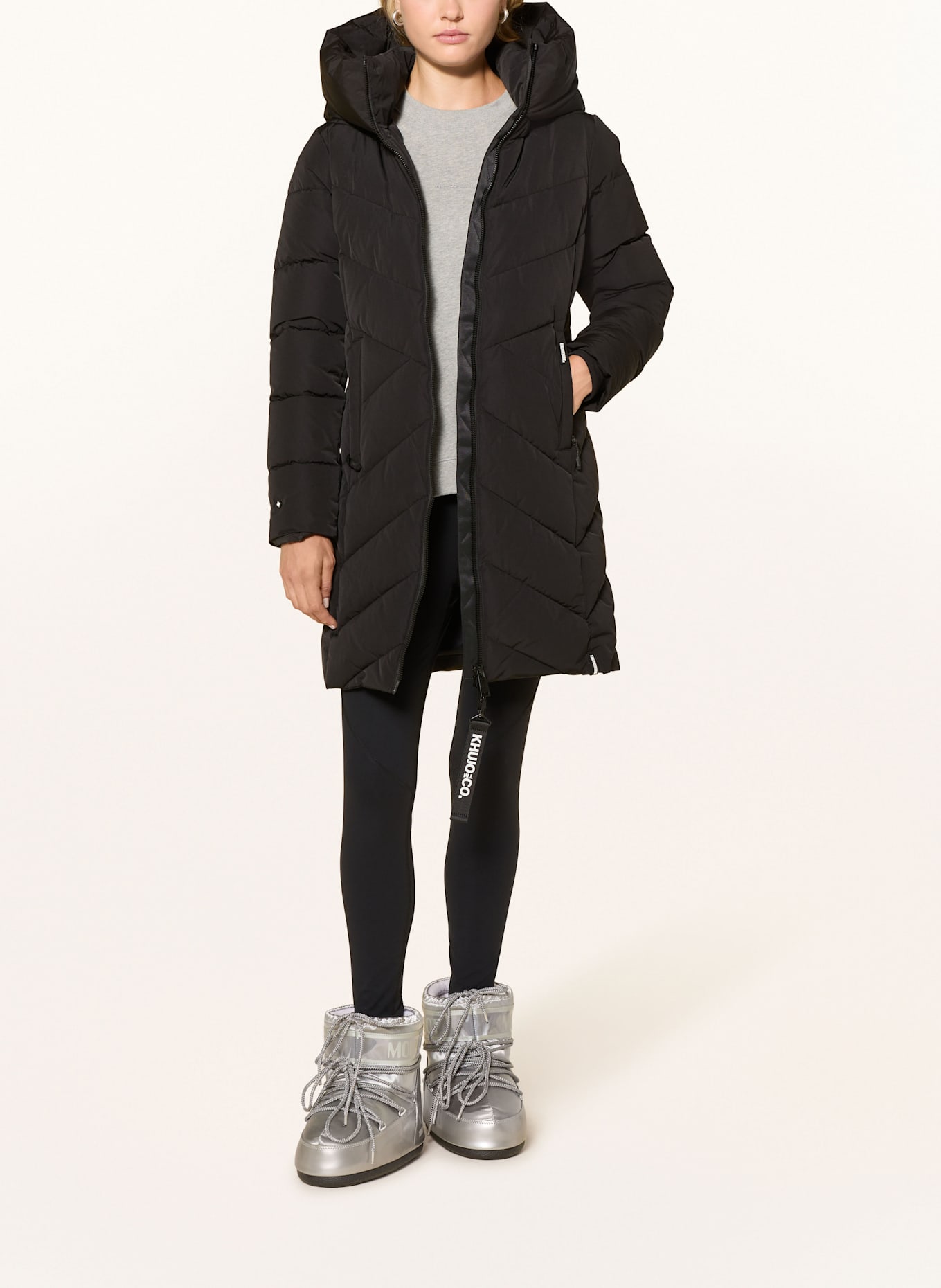 khujo Steppmantel DARKA2: SCHWARZ