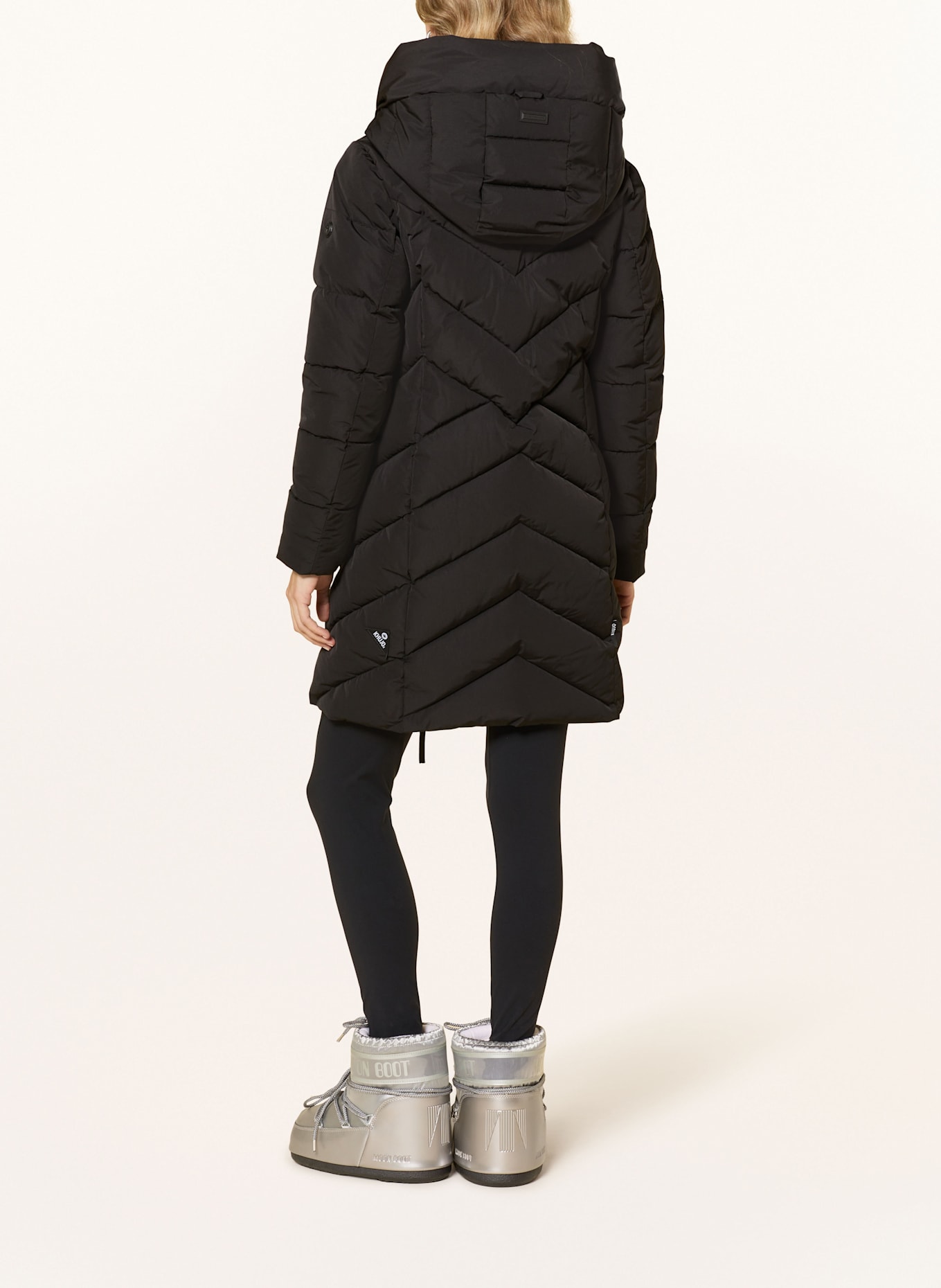 khujo Steppmantel DARKA2: SCHWARZ