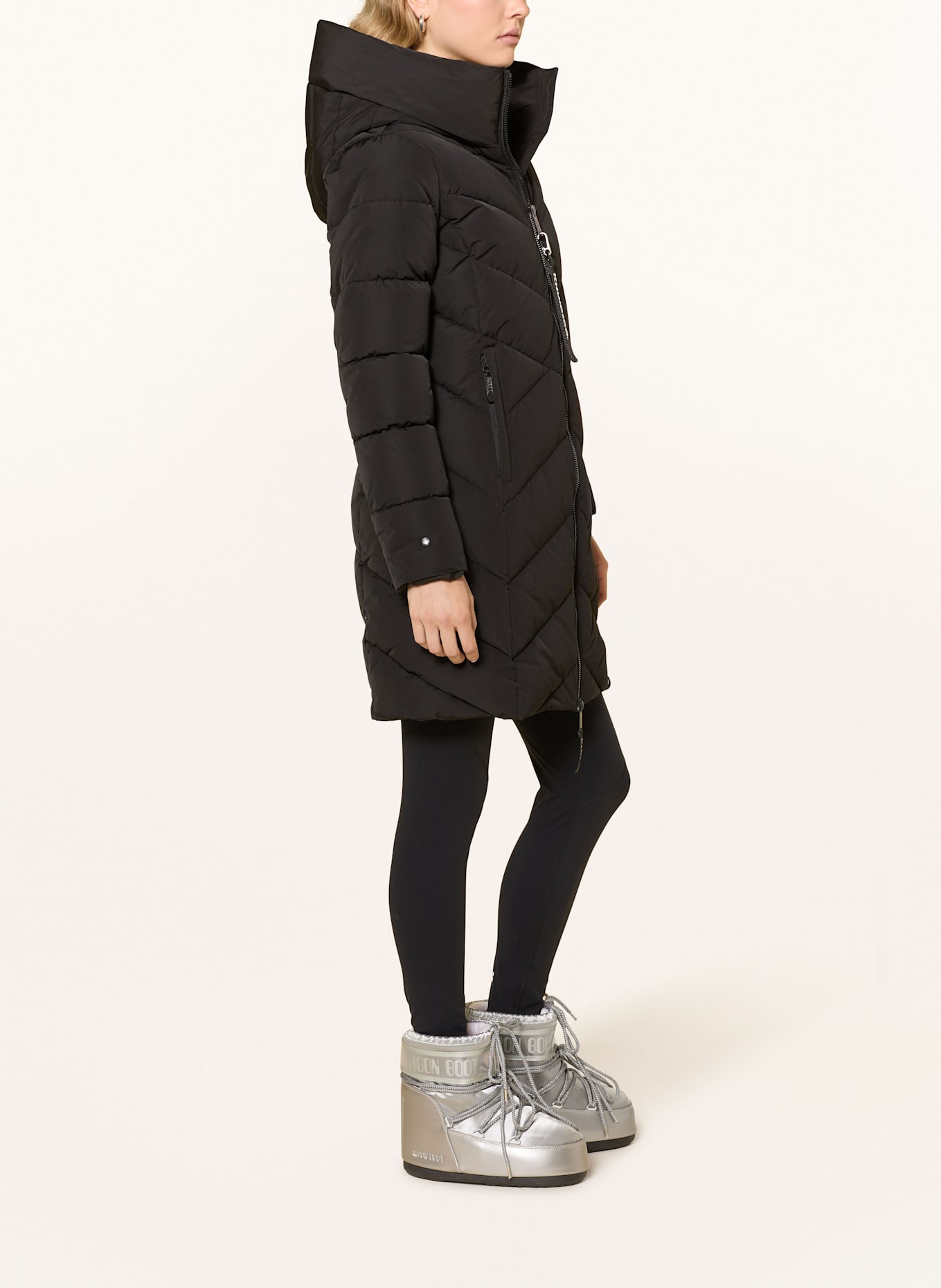 khujo Steppmantel DARKA2: SCHWARZ