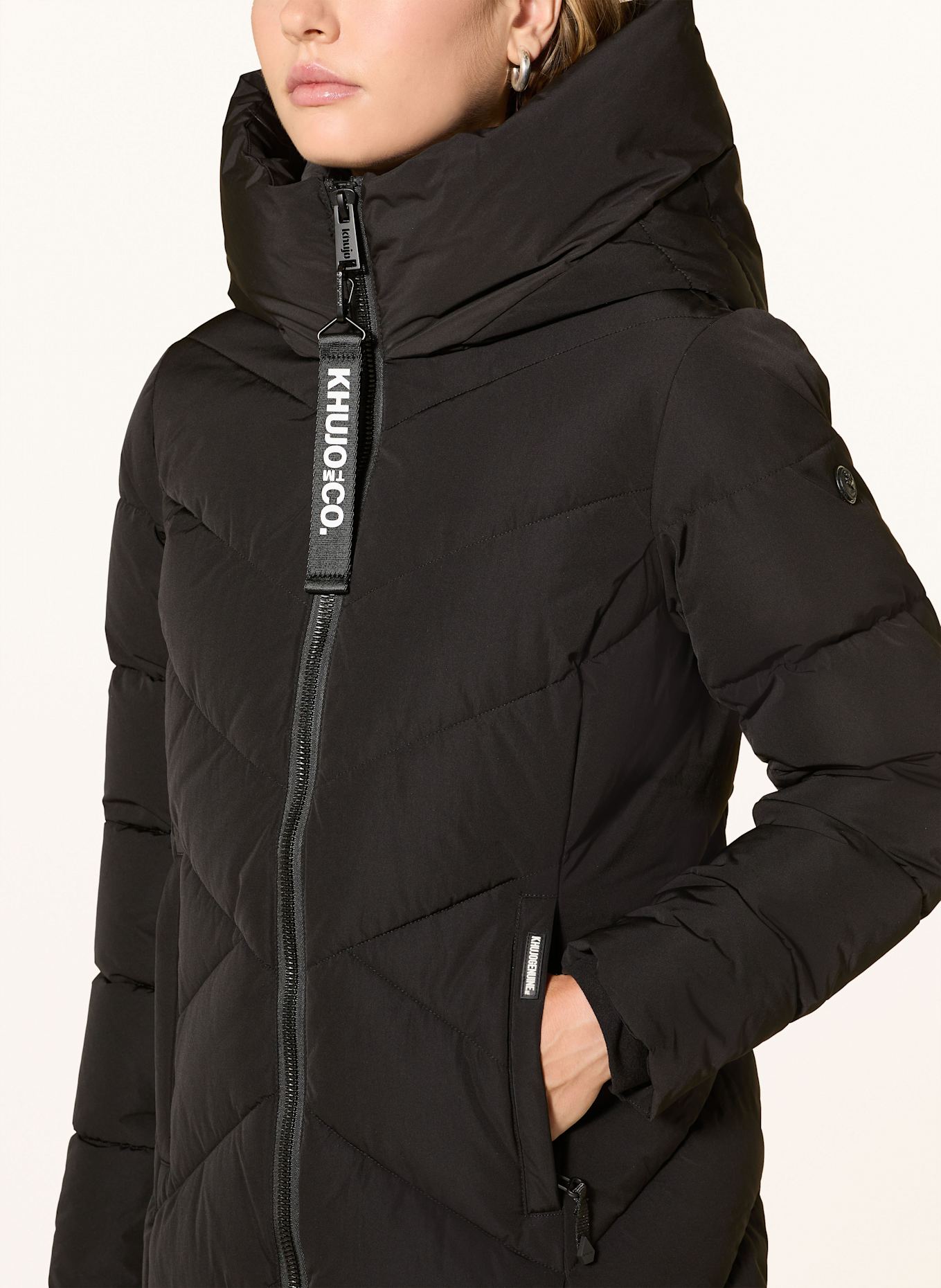 khujo Steppmantel DARKA2: SCHWARZ