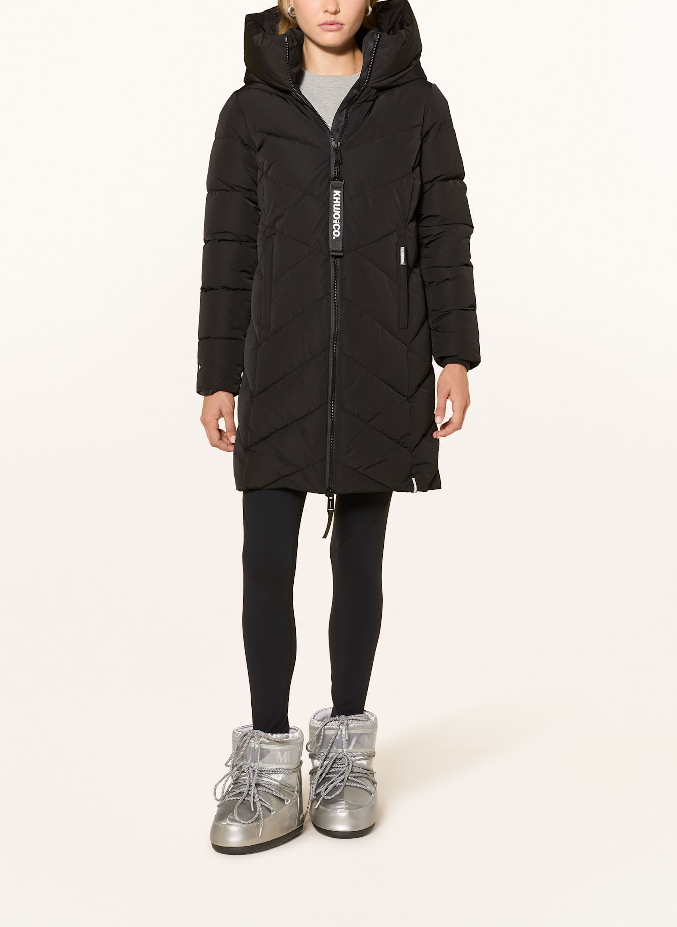 khujo Steppmantel DARKA2: SCHWARZ