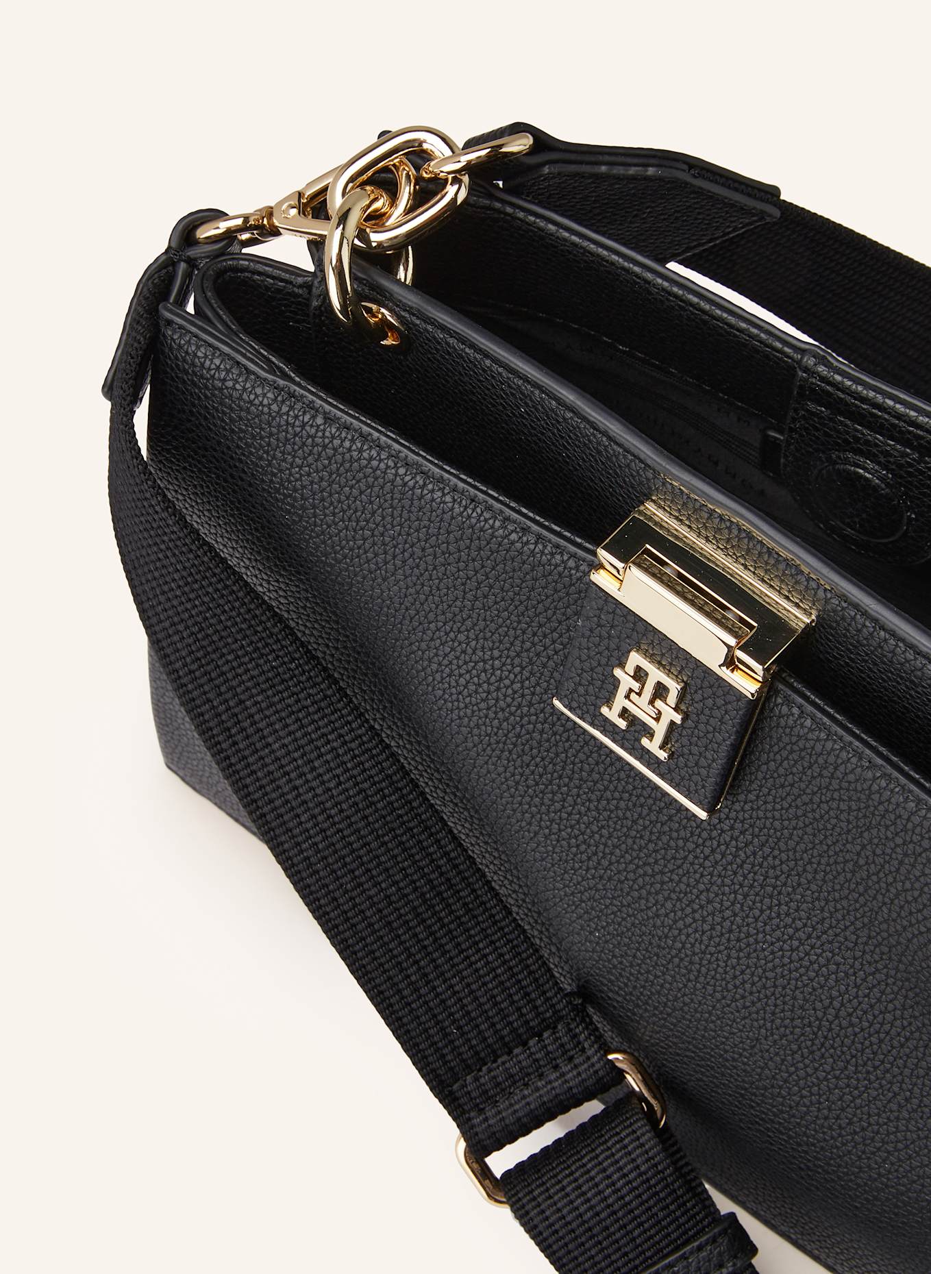 TOMMY HILFIGER Schultertasche: SCHWARZ