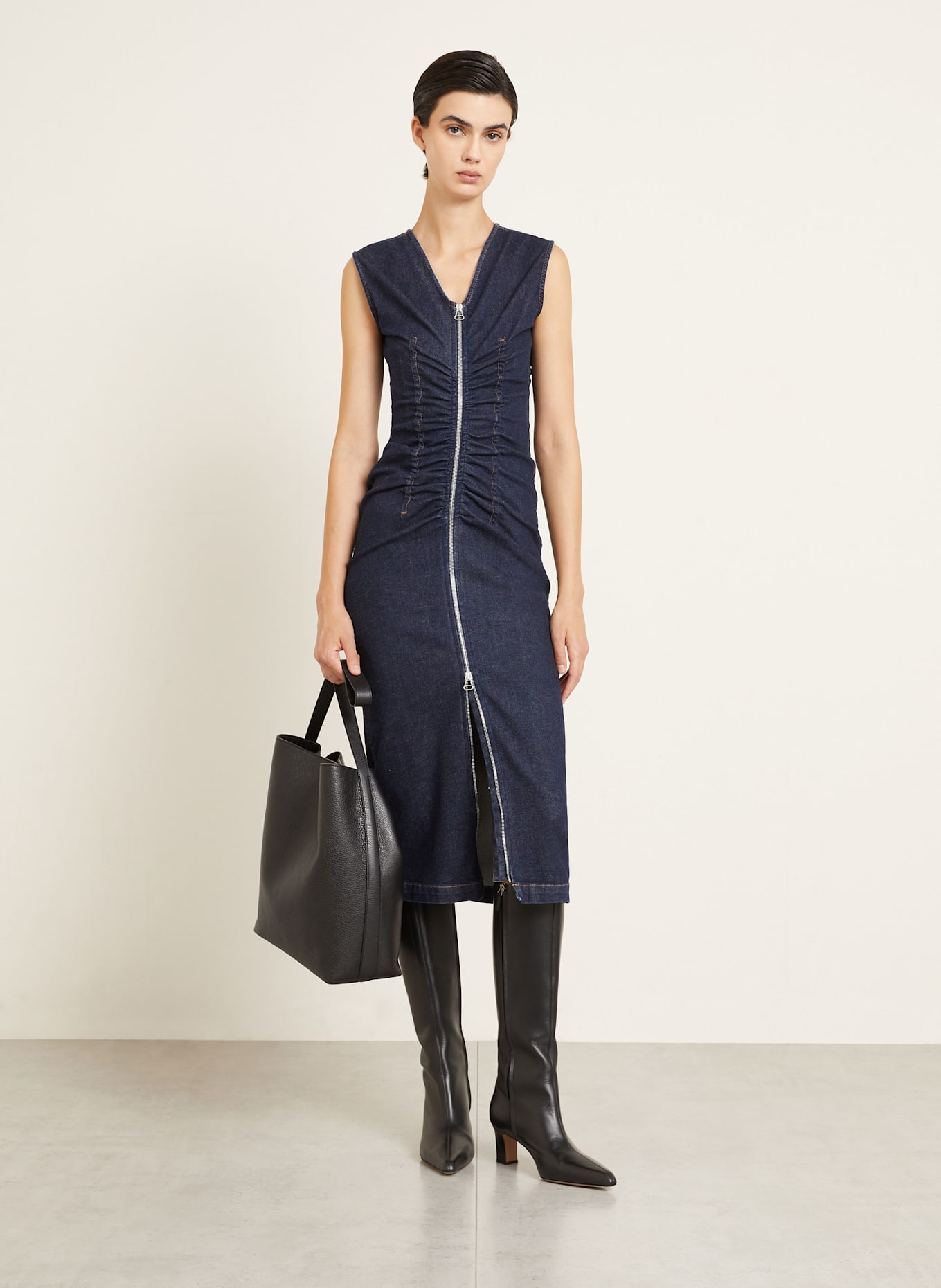 AESTHER EKME Schultertasche SAC SUPPLE: SCHWARZ