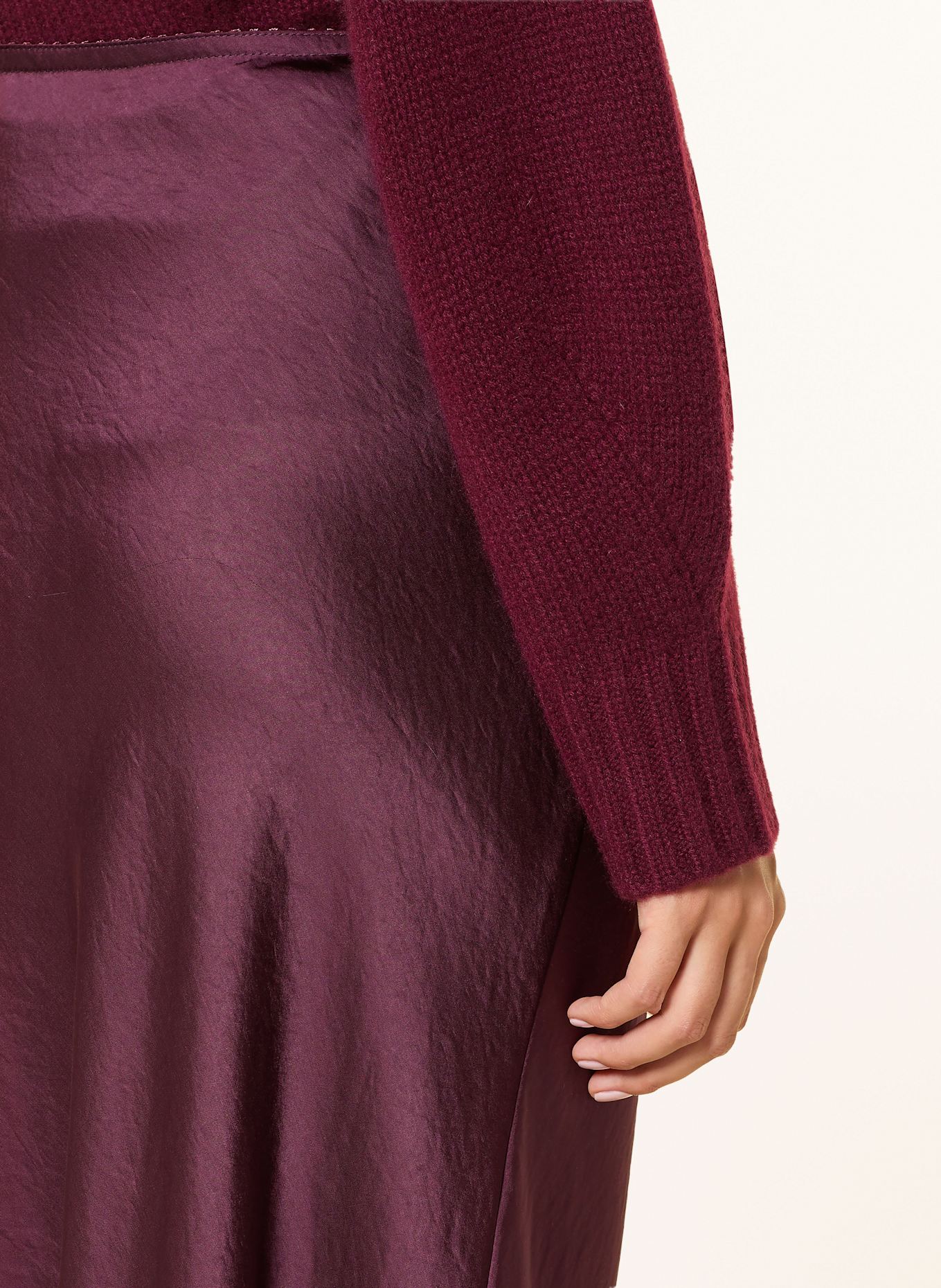 oui Satinrock: DUNKELROT