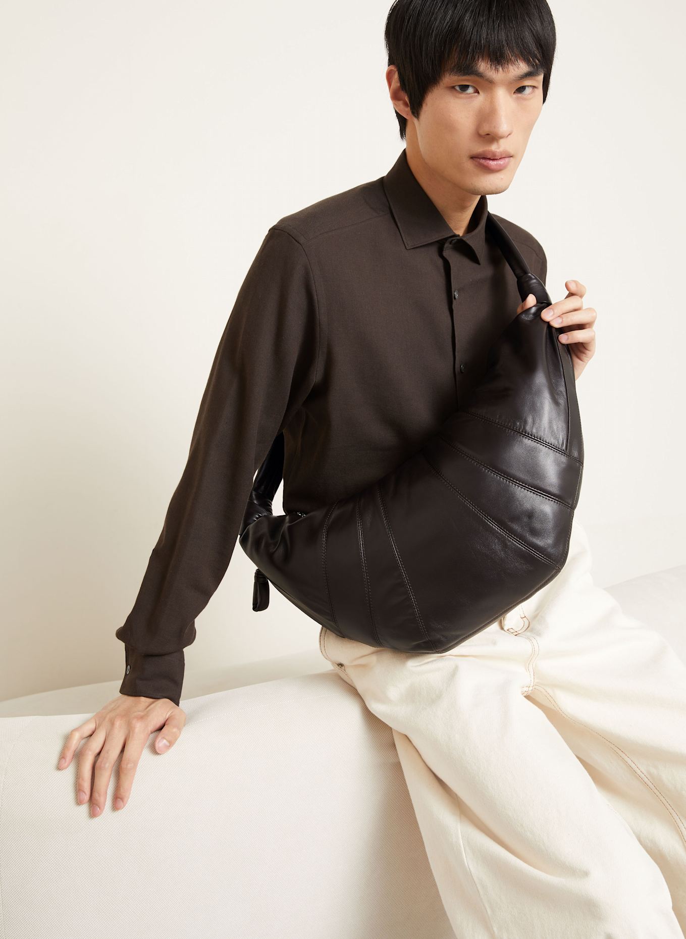 LEMAIRE Umhängetasche CROISSANT LARGE mit Pouch: DUNKELBRAUN