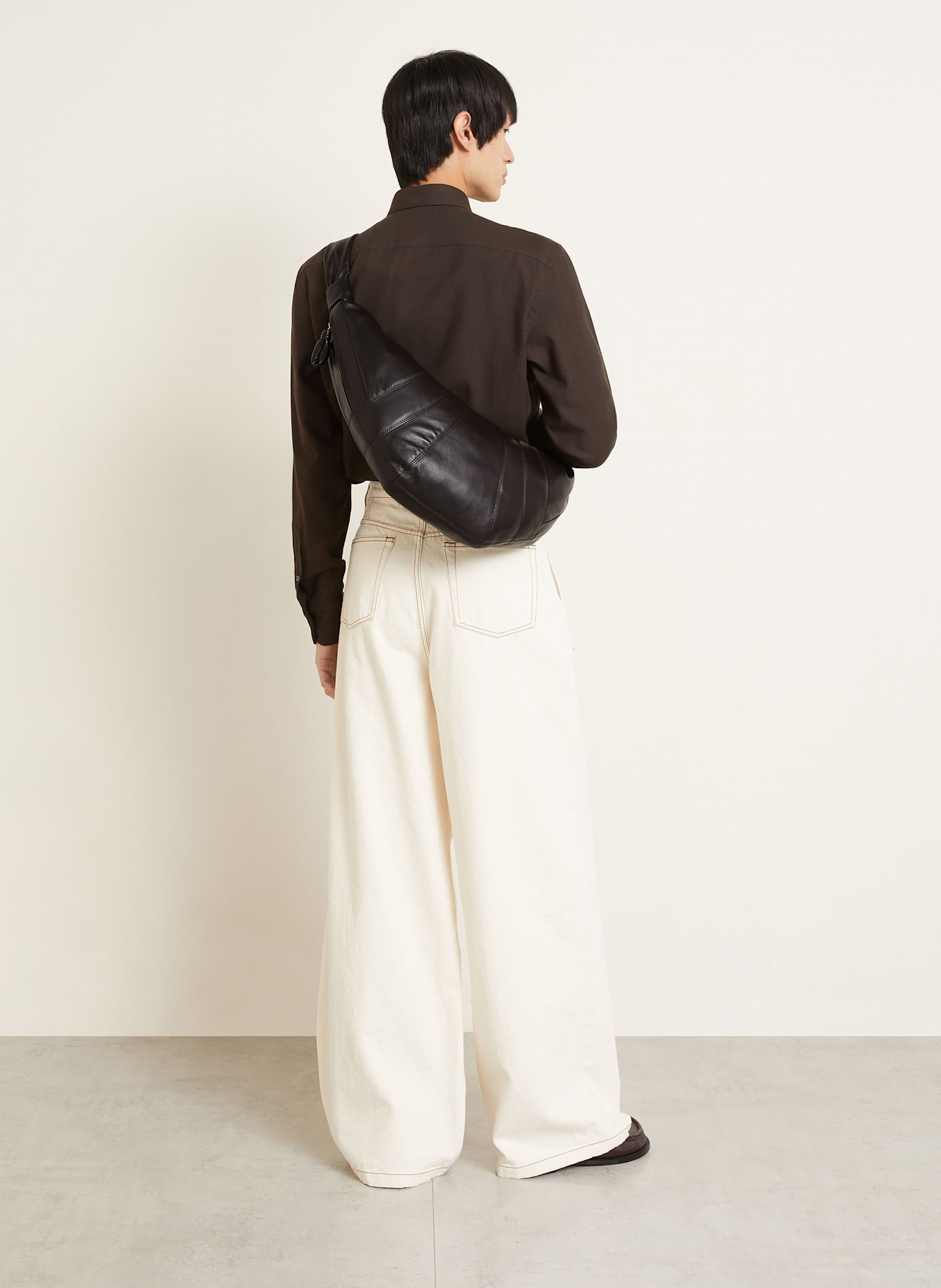 LEMAIRE Umhängetasche CROISSANT LARGE mit Pouch: DUNKELBRAUN