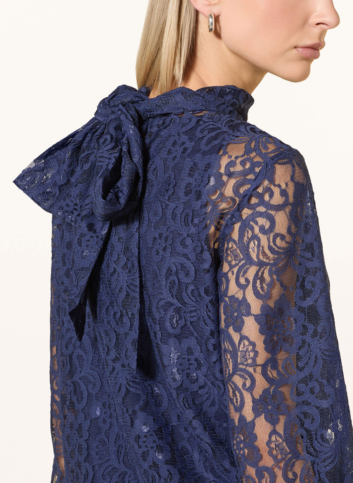 Emily VAN DEN BERGH Schluppenbluse aus Spitze: DUNKELBLAU
