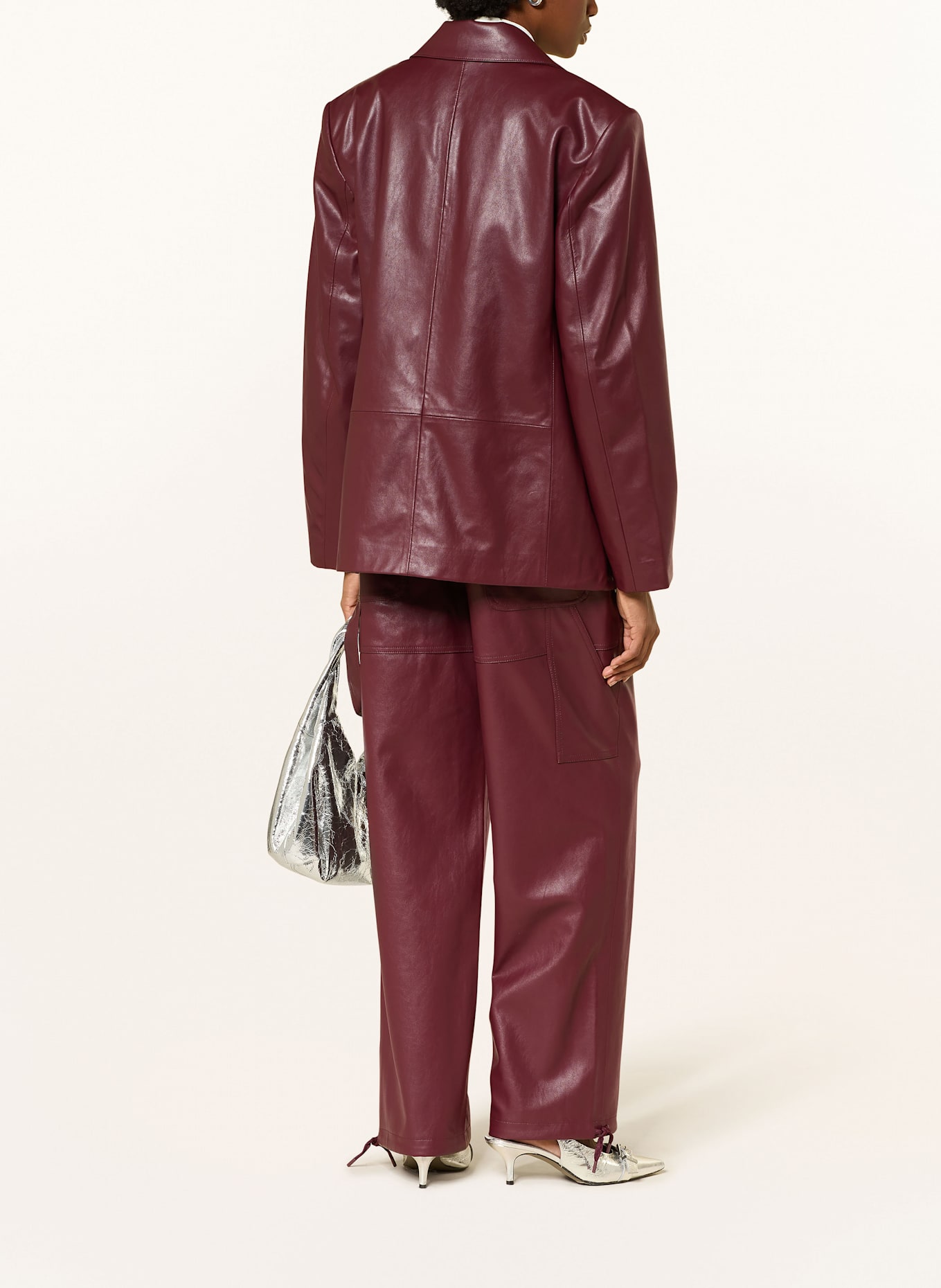 ESSENTIEL ANTWERP Cargohose ITAO in Lederoptik: DUNKELROT