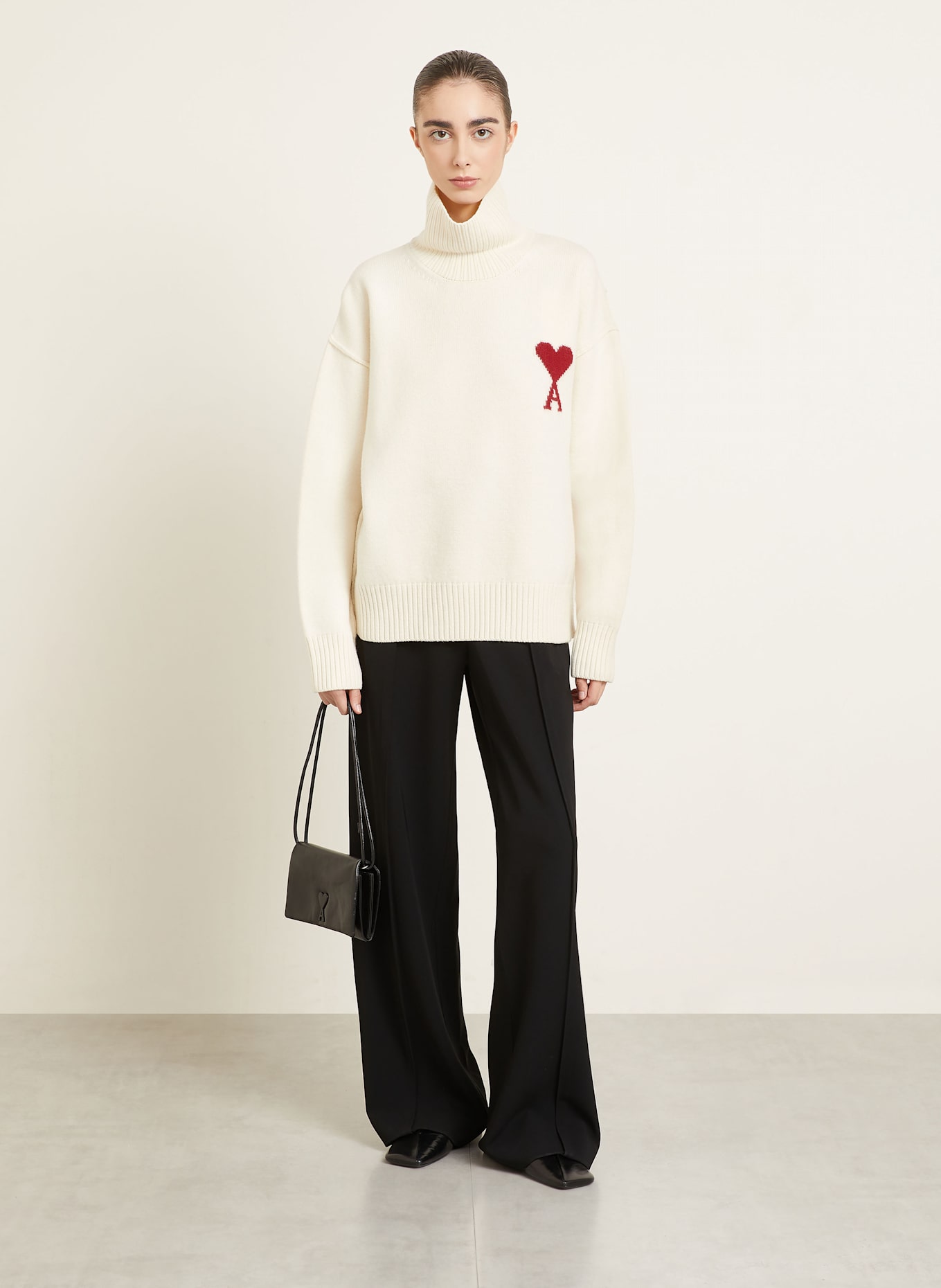 AMI PARIS Rollkragenpullover: ECRU / ROT