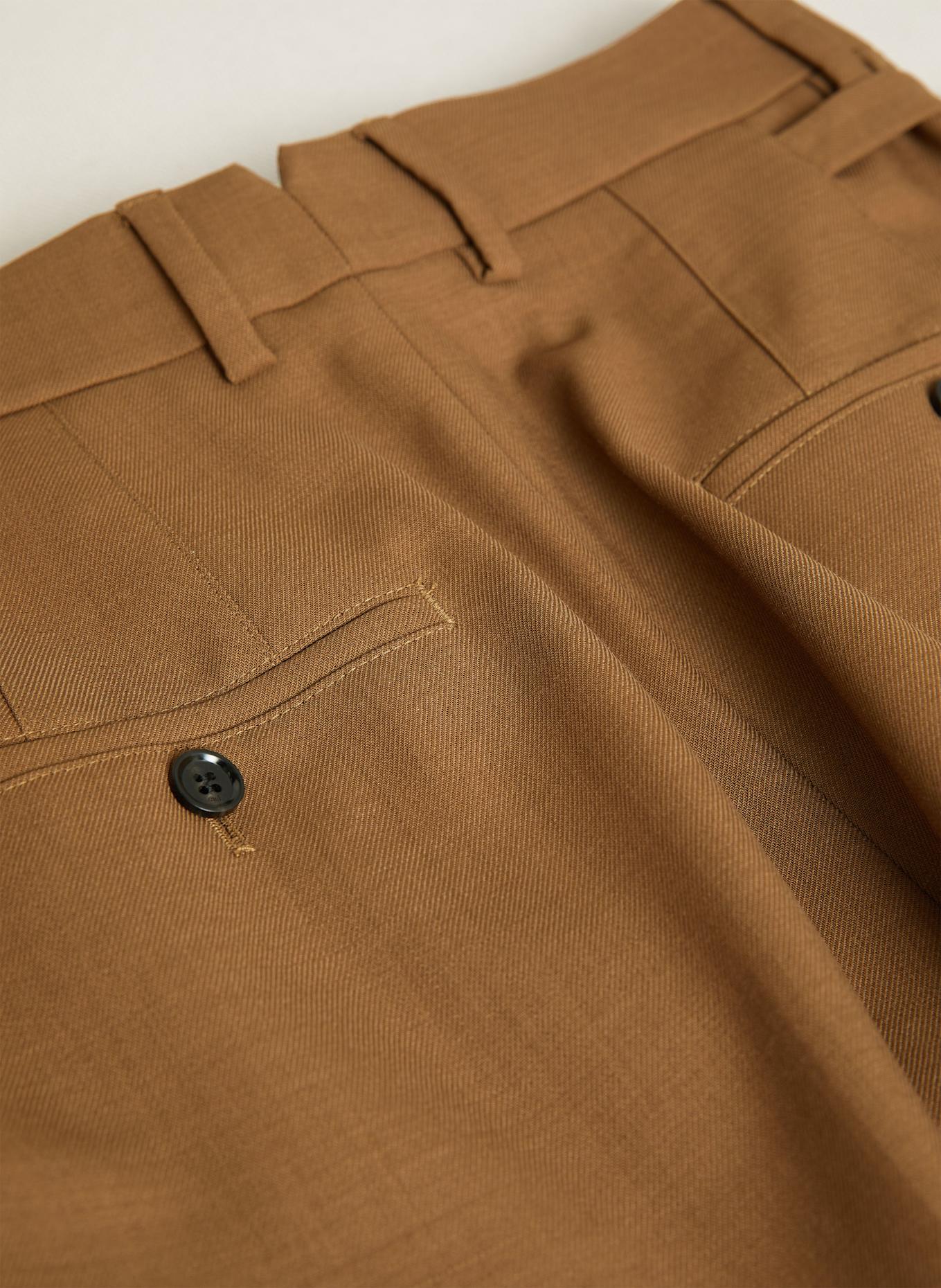 AMI PARIS Marlenehose: BRAUN