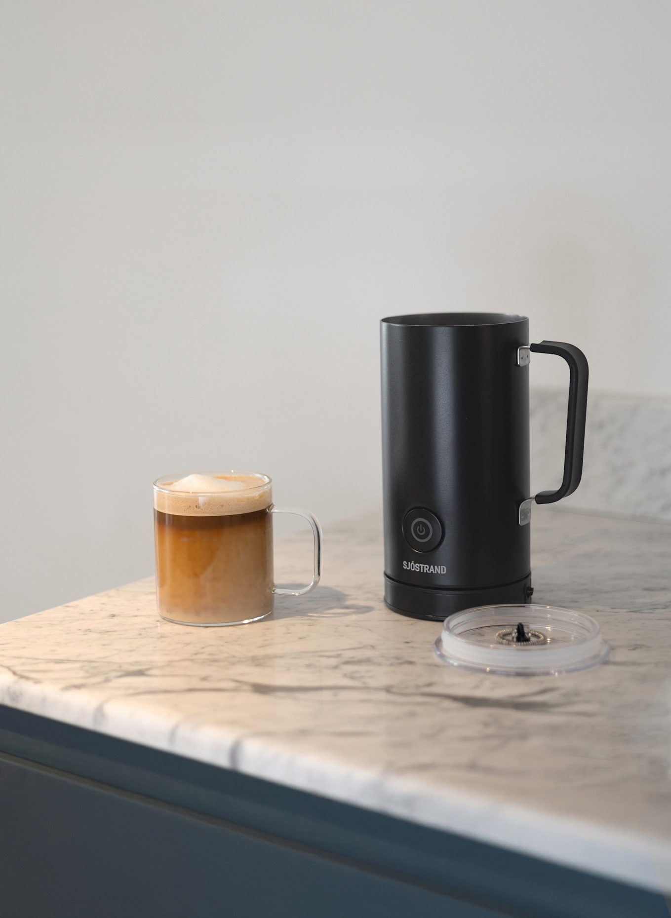 SJÖSTRAND Elektrischer Milchaufschäumer: SCHWARZ