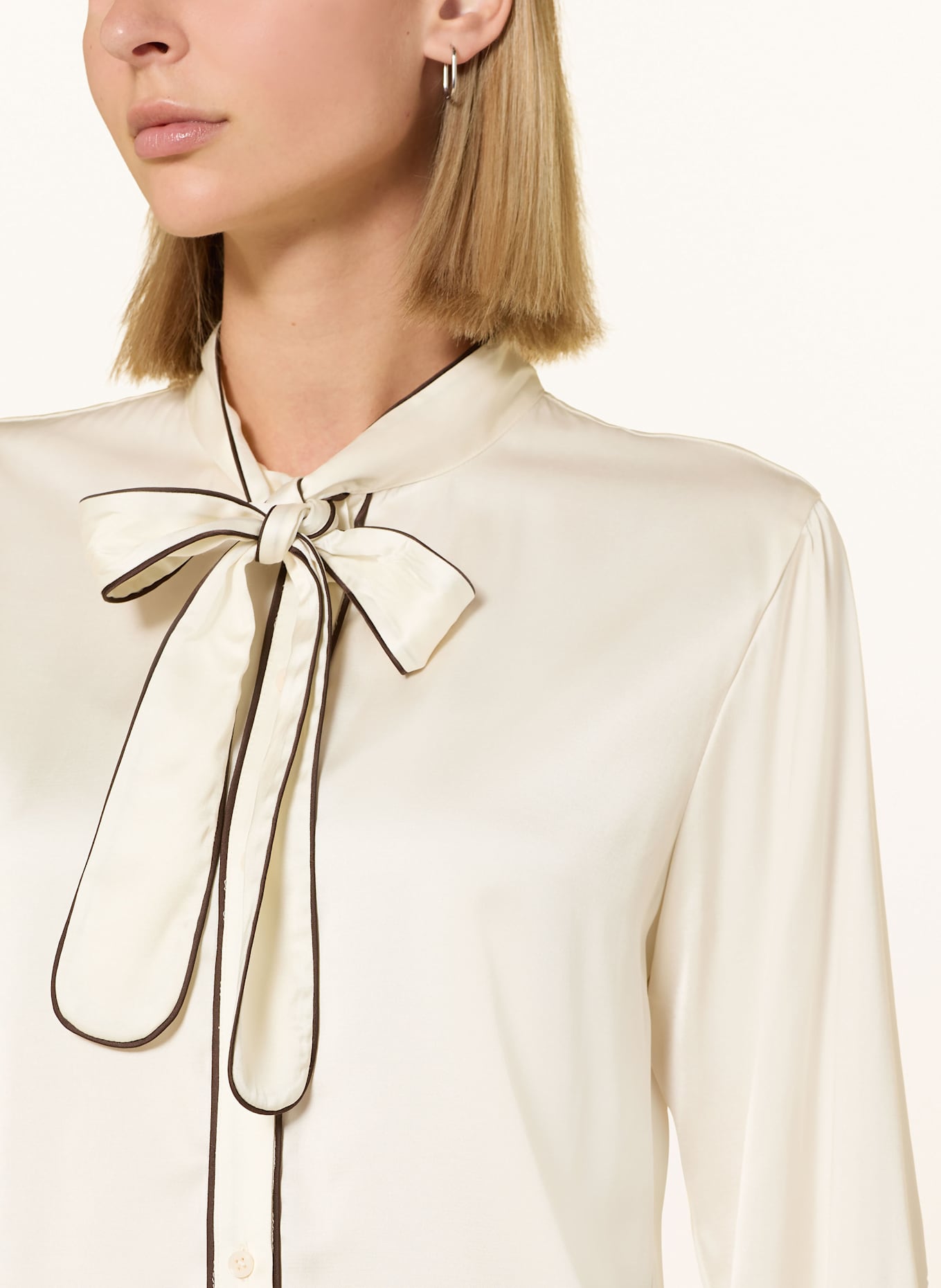 comma Satinbluse mit Schluppe: ECRU / SCHWARZ