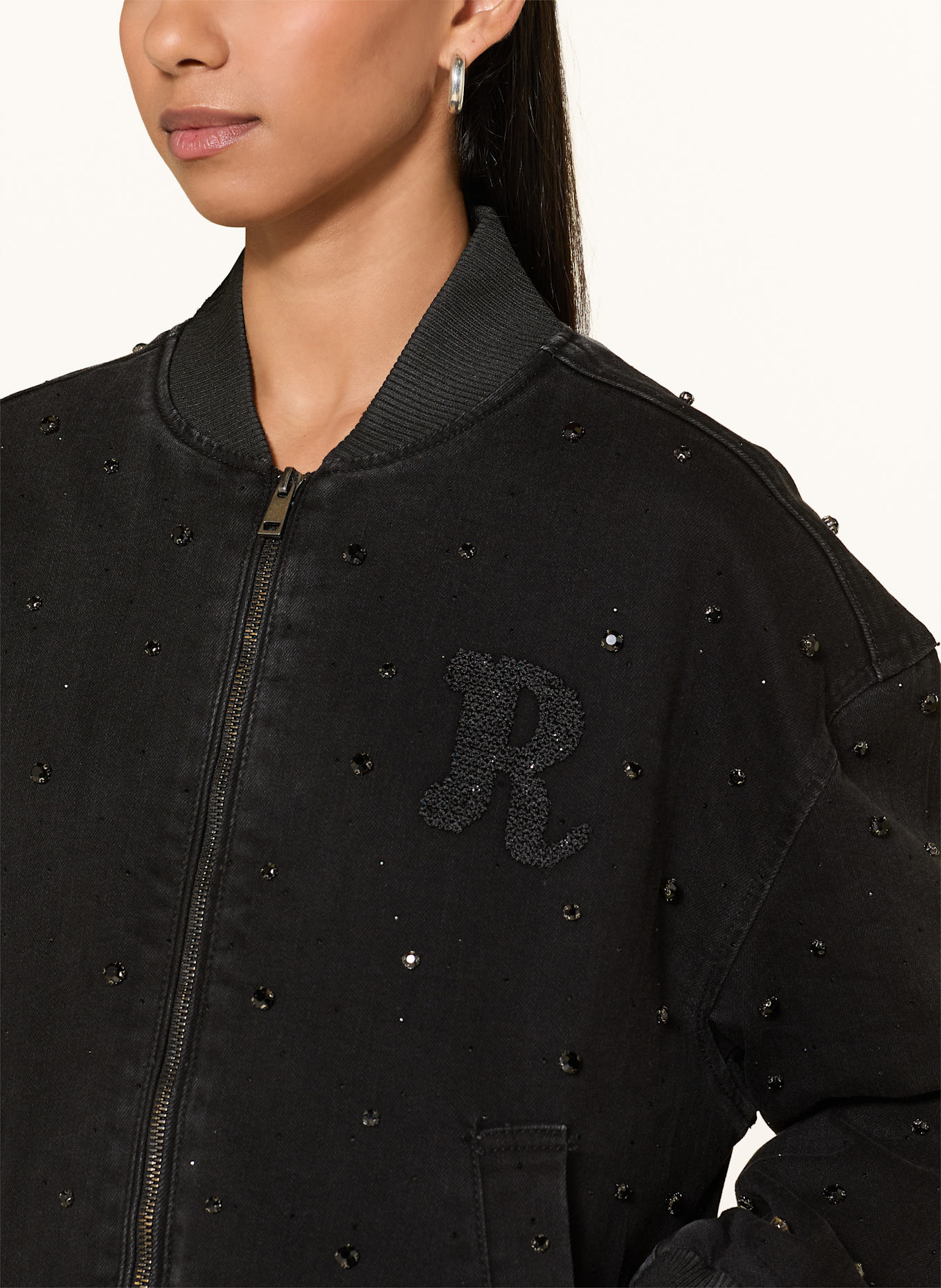 ELIAS RUMELIS Jeansblouson ISLA mit Schmucksteinen: SCHWARZ