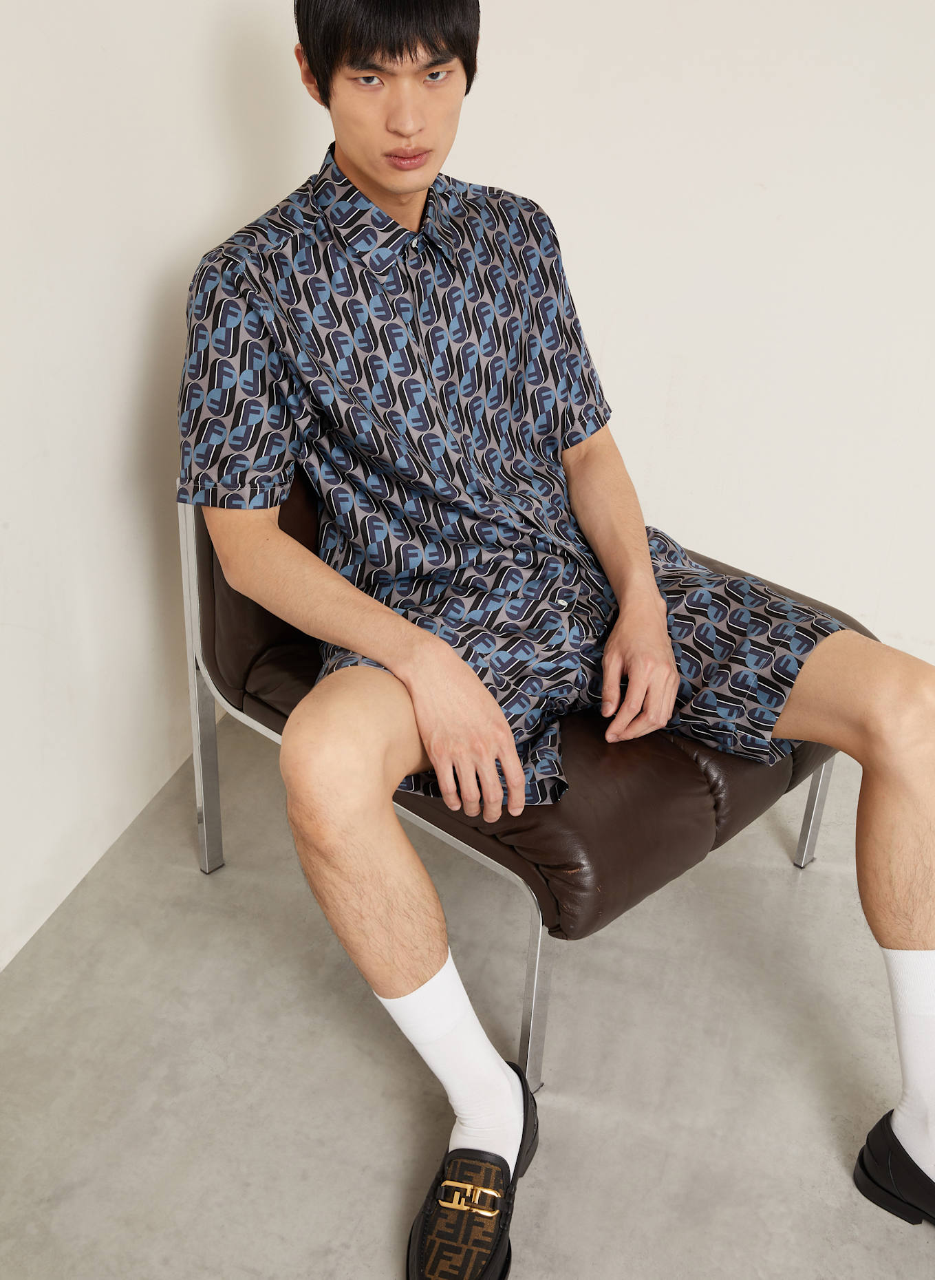 FENDI Koszula z krótkim rękawem boxy fit z jedwabiu: NIEBIESKI / CZARNY / SZAROBRĄZOWY