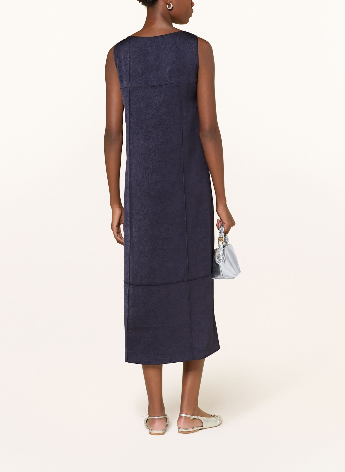 BAUM UND PFERDGARTEN Šaty AMARAN: TMAVĚ MODRÁ