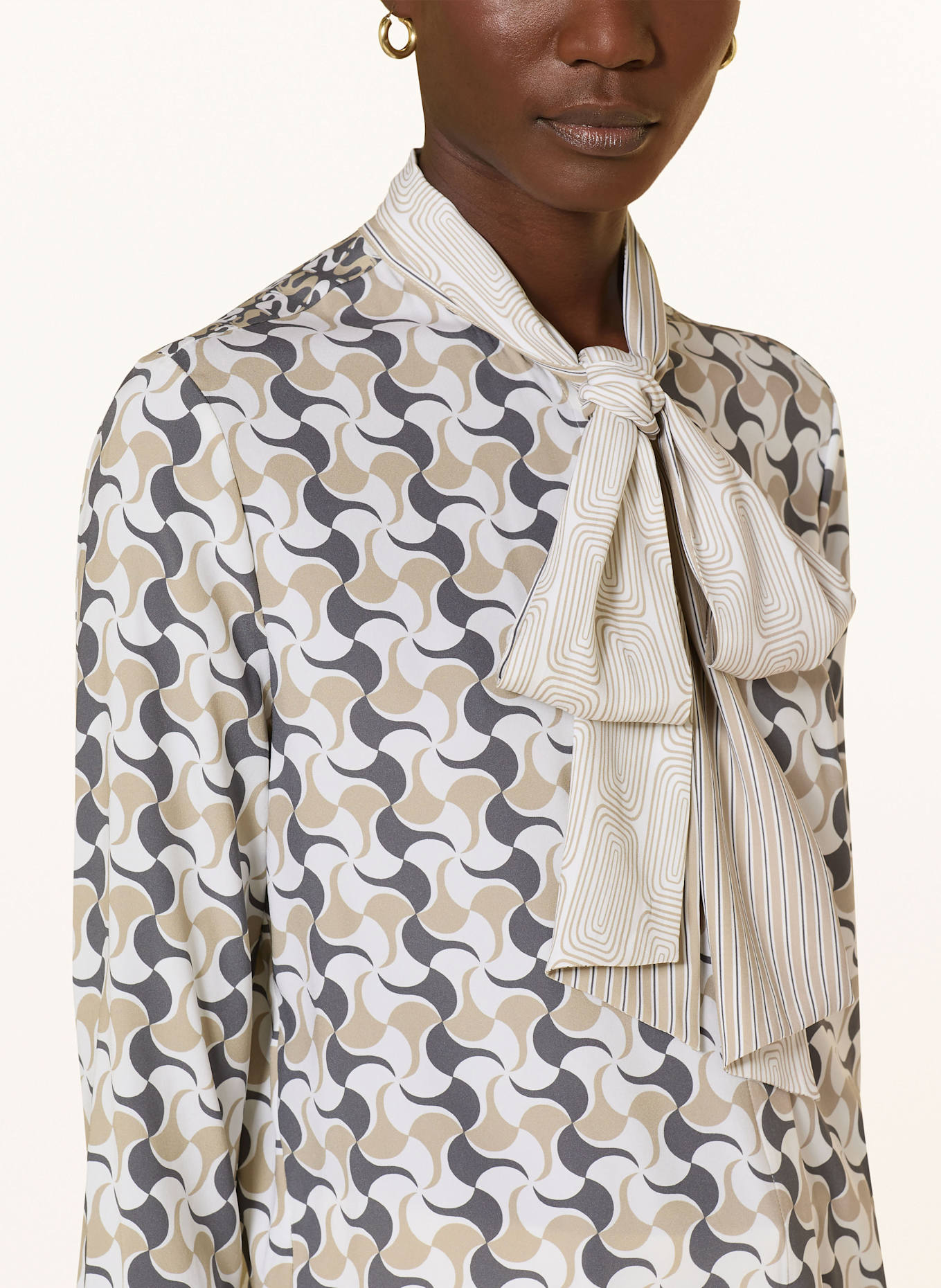 HERZEN'S ANGELEGENHEIT Silk blouse with bow: CREAM / BLACK