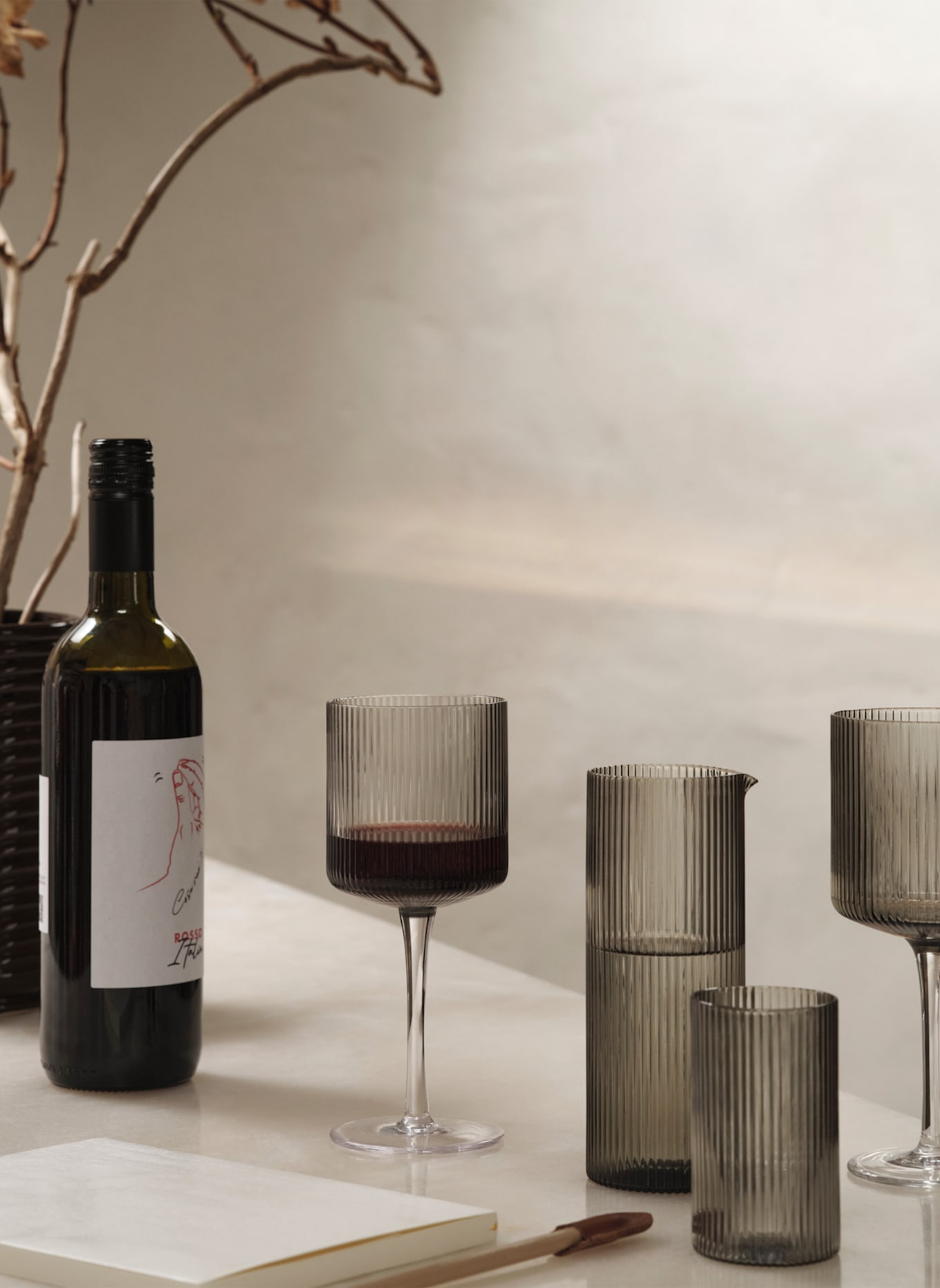 Ferm LIVING 2er-Set Weingläser RIPPLE: DUNKELGRAU