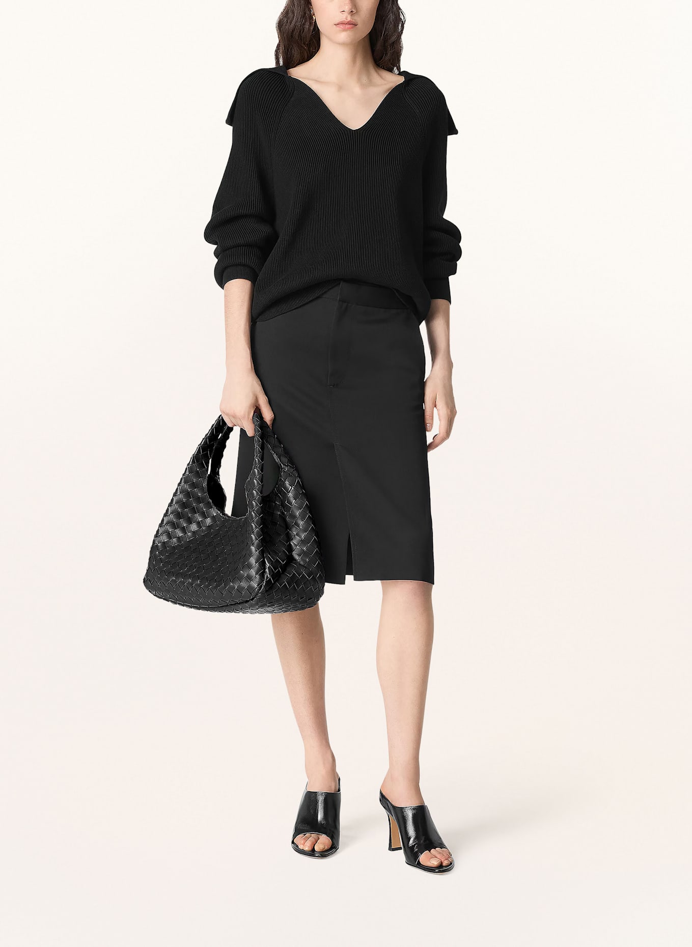 BOTTEGA VENETA Schultertasche CAMPANA MEDIUM: BLACK/MUSE BRASS